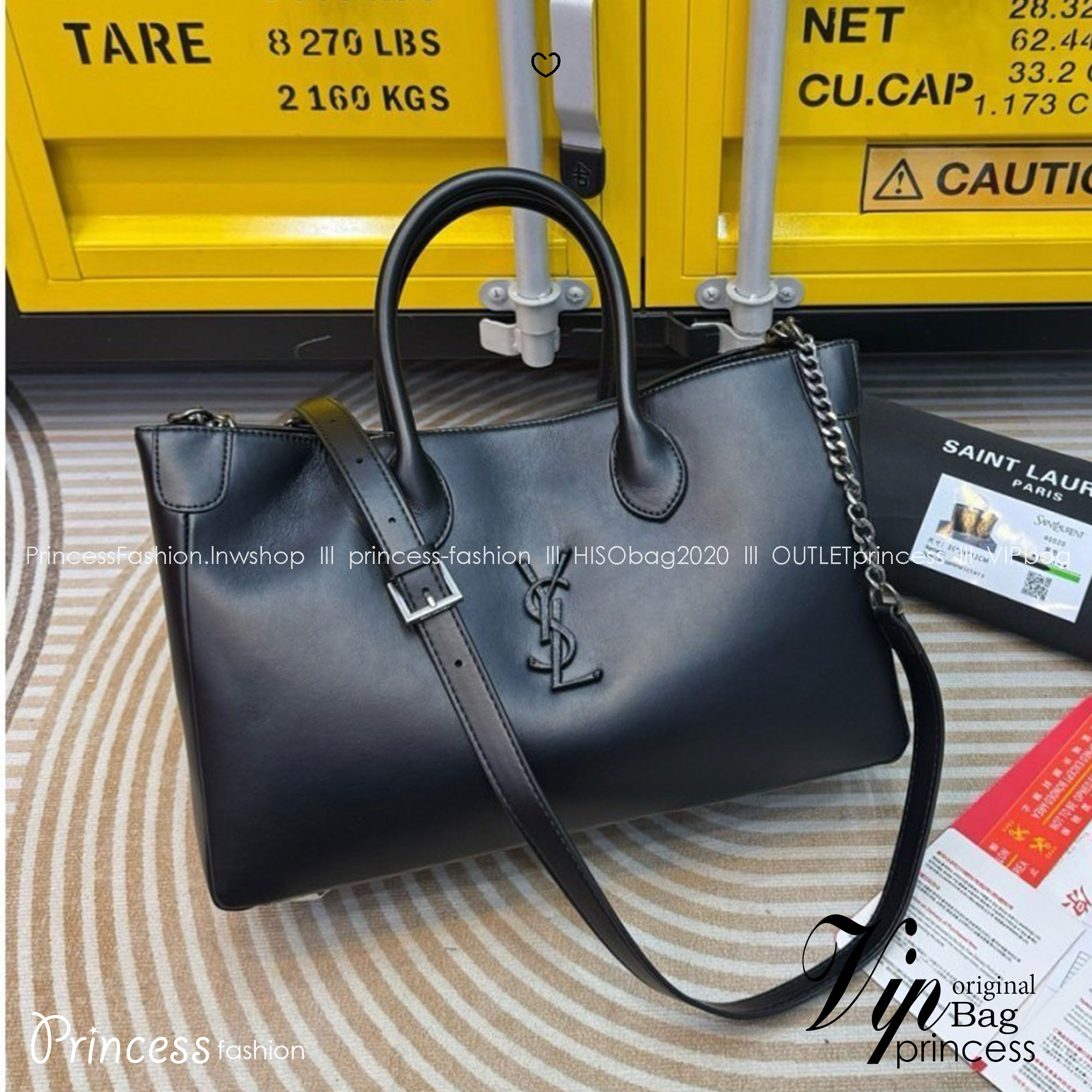 YSL Raphael Tote Bag กระเป๋าสะพายทรงโท้ทคอลใหม่ ขนาดกำลังสวย จุของได้เต็มที่ รูปทรงคลาสสิคชวนใช้ แต่งโลโก้หนังยับโดดเด่นเป็นเอกลักษณ์