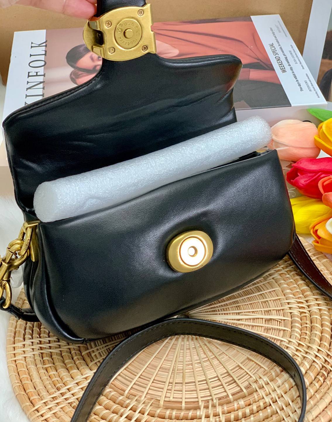 รุ่นใหม่ล่าสุด ได้ไปไม่ผิดหวังแน่นอนจ้าา😁COACH PILLOW TABBY SHOULDER BAG 18 ((C3880)) พร้อมส่งที่ไทย คุณภาพเกินราคา! กระเป๋าหิ้ว//สะพายแบบครอสบอดี้ร์ 🔺หนัง nappa หนานิ่ม นุ่มมากๆ รุ่นใหม่ล่าสุดค่ะ! พร้อมโลโก้รุ่นใหม่ด้วยเช่นกัน เพิ่มความหร