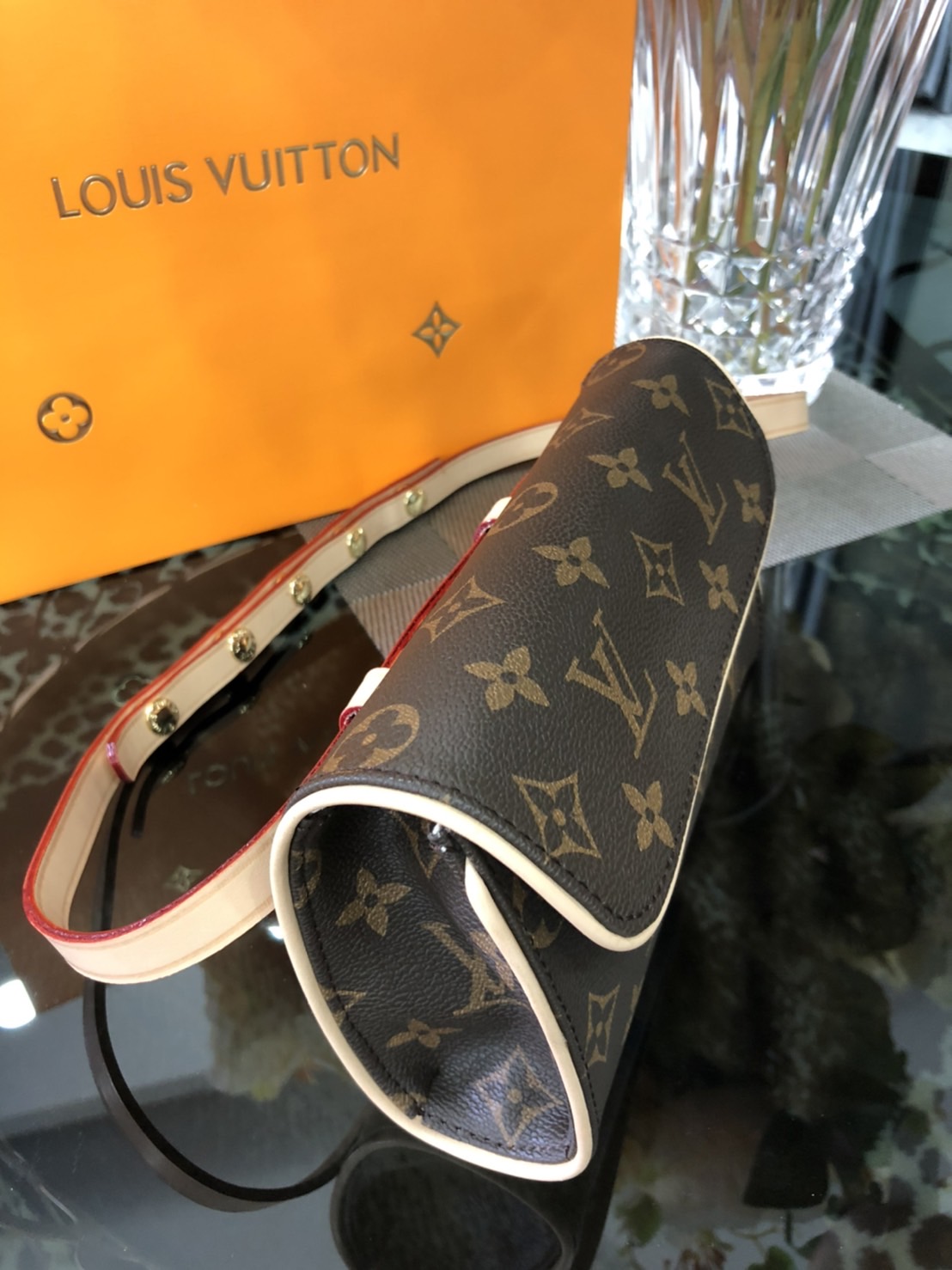 VIP 】หนังแท้ Louis Vuitton Mono Pouchette Florentine Belt Bag กระเป๋าคาดเอวหนังแท้สุดหรู มีจำกัดนะคะ