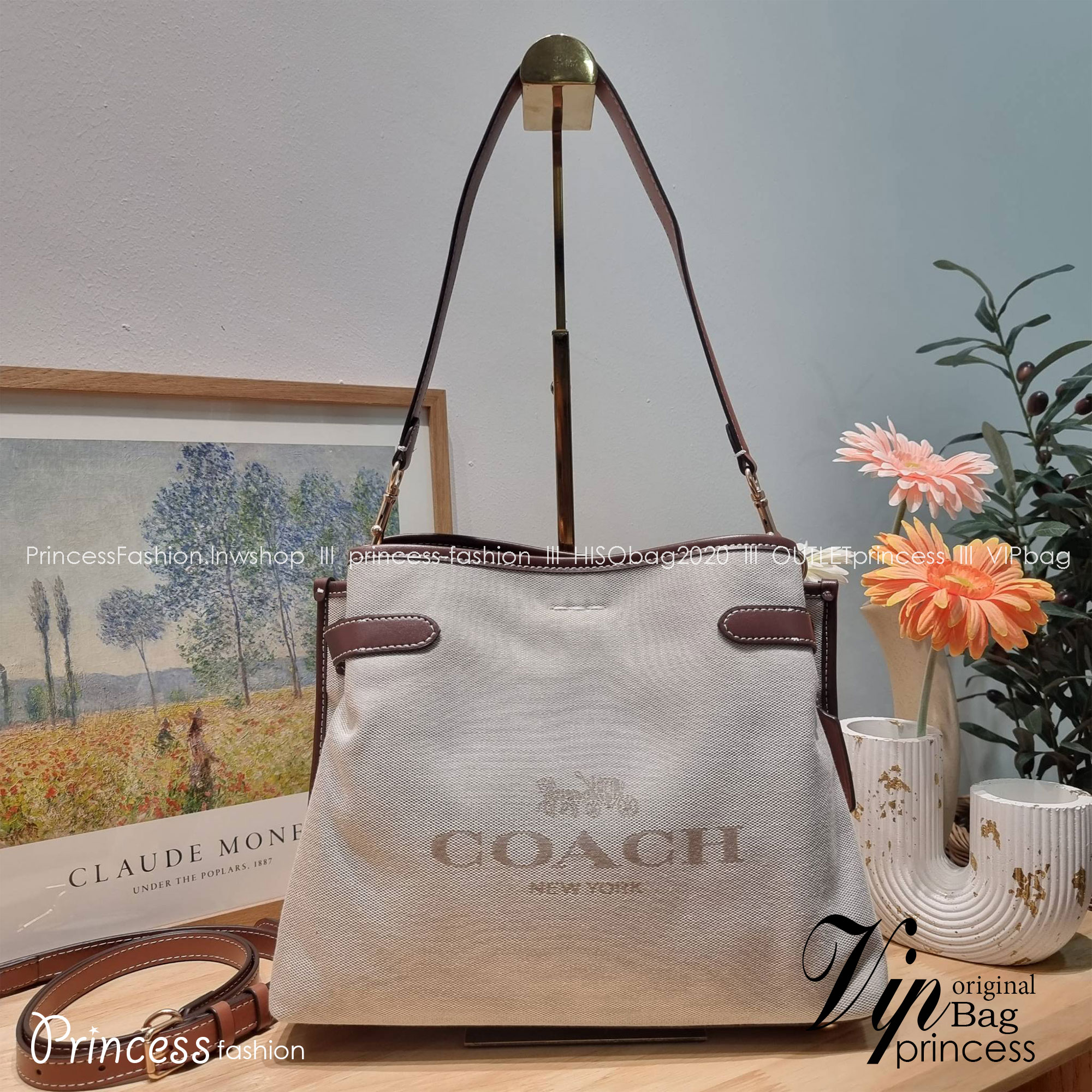 COACH CH190 HANNA SHOULDER BAG น้องใหม่ เรียบหรู ดูแพง กับกระเป๋าสะพายไหล่ทรงสวย โทนสีคลาสสิค ดีไซน์ตกแต่งสายคาดจับจีบข้างกระเป๋าเพิ่มดีเทล มาพร้อมหูจับถอดแยกได้