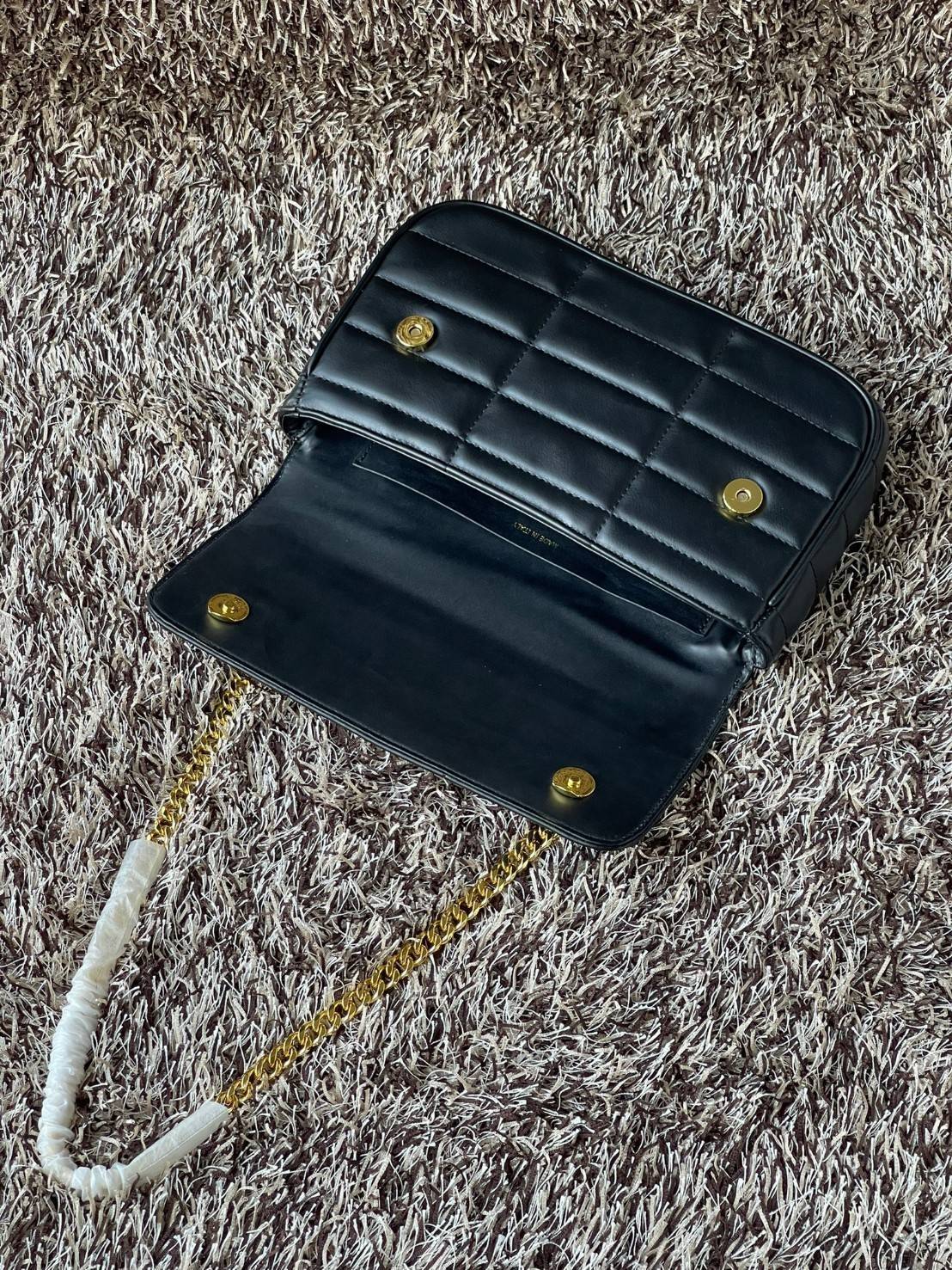 CELINE CHAIN SHOULDER BAG MATELASSE MONOCHROME CELINE in Quilted Goatskin กระเป๋าเทรนด์กระเป๋าสุดฮอตแต่ยังคงความคลาสสิก