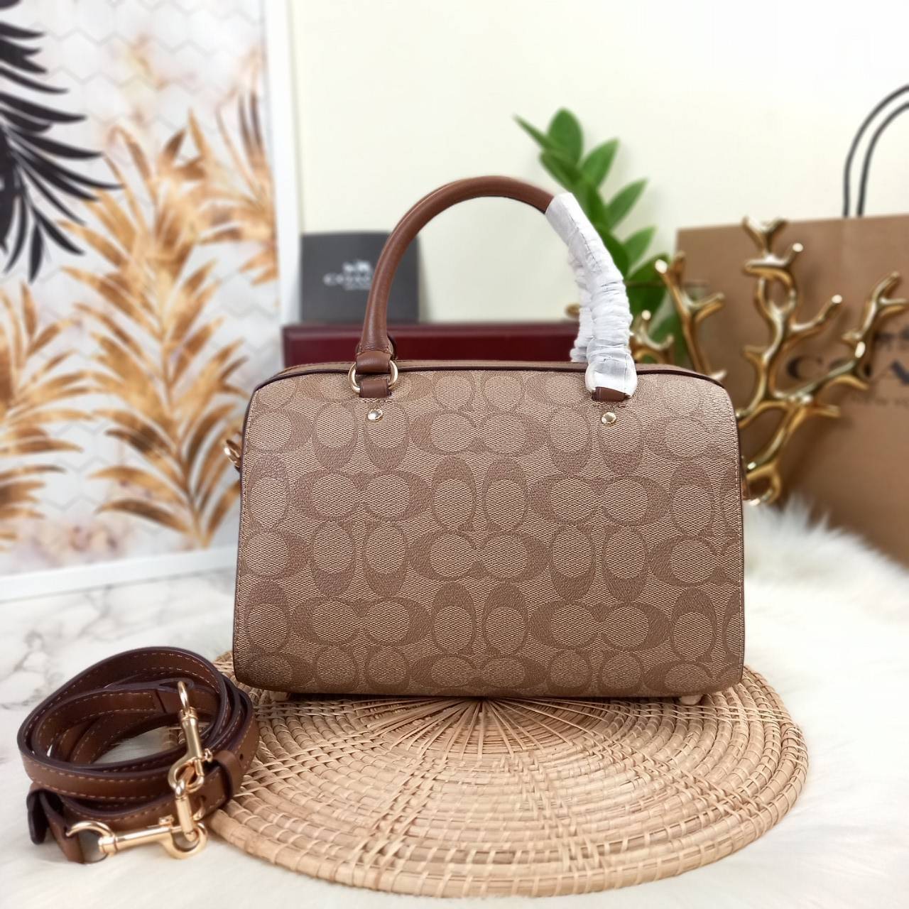 COACH ROWAN SATCHEL IN SIGNATURE CANVAS (COACH F83607)🌺ระดับตัวTOP ยกให้เธอเลย กับรุ่นนี้💃//หมอน 10" รุ่นมีช่องซิปด้านหน้า สามารถแยกเก็บของสำคัญๆได้อย่างเป็นสัดส่วน สำหรับใครที่ชอบกระเป๋าที่จุของได้เยอะๆ รุ่นนี้ตอบโจทย์ได้เลย แนะนำว่า