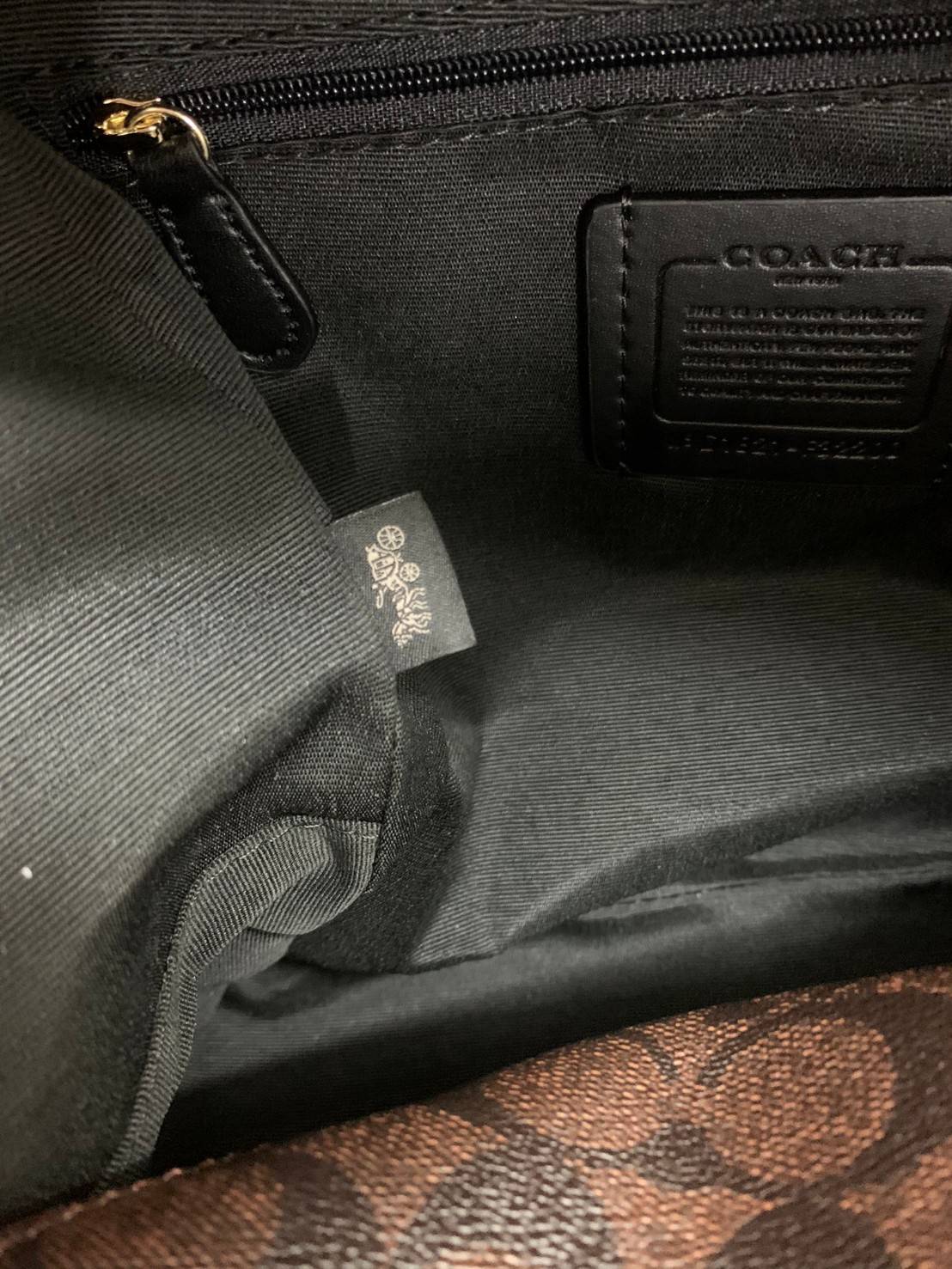 OUTLET 】COACH MEDIUM CHARLIE BACKPACK IN SIGNATURE ((32200)) พร้อมส่งที่ไทยอีกครั้งค่ะ! กระเป๋าสะพายหลังขนาดกลาง หนังแท้+ไนล่อน ด้านหน้ามีช่องซิปให้หนึ่งช่อง;เปิดปิดช่องหลักแบบซิปคู่ ภายในกว้างใส่สัมภาระได้จุนะคะ พร้อมช่องซิปให้อีกช่องค่ะ;สายสะพายสามารถเล