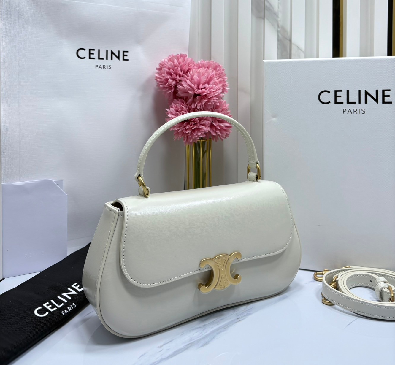 CELINE LOLA TEEN bag in glossy leather กระเป๋าทรงโฮโบรุ่นใหม่ หนังแท้ขึ้นเงาสวยก่อนใคร ดีไซส์ใหม่มุมโค้งมน สวยละมุนเป็นคุณหนูน่าทะนุถนอม