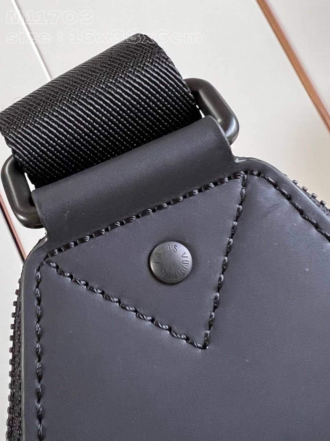 สลับแท้ LV Avenue Slingbag PM Turquoise กระเป๋าสะพาย/คาดอก Slingbag หนังแท้ แคนวาสแท้ เกรดสลับแท้ดีสุด สง่างามเหนือกาลเวลา มีไว้ไม่มีเอาท์ ท่านชายควรมีมากค่ะ