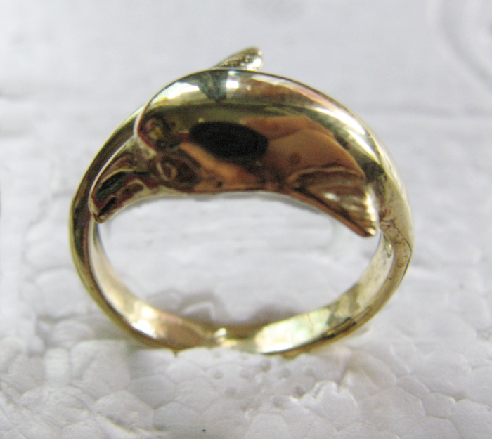 แหวนโลมาทองเหลือง(เสริมเรื่องความรัก)ค่ะ