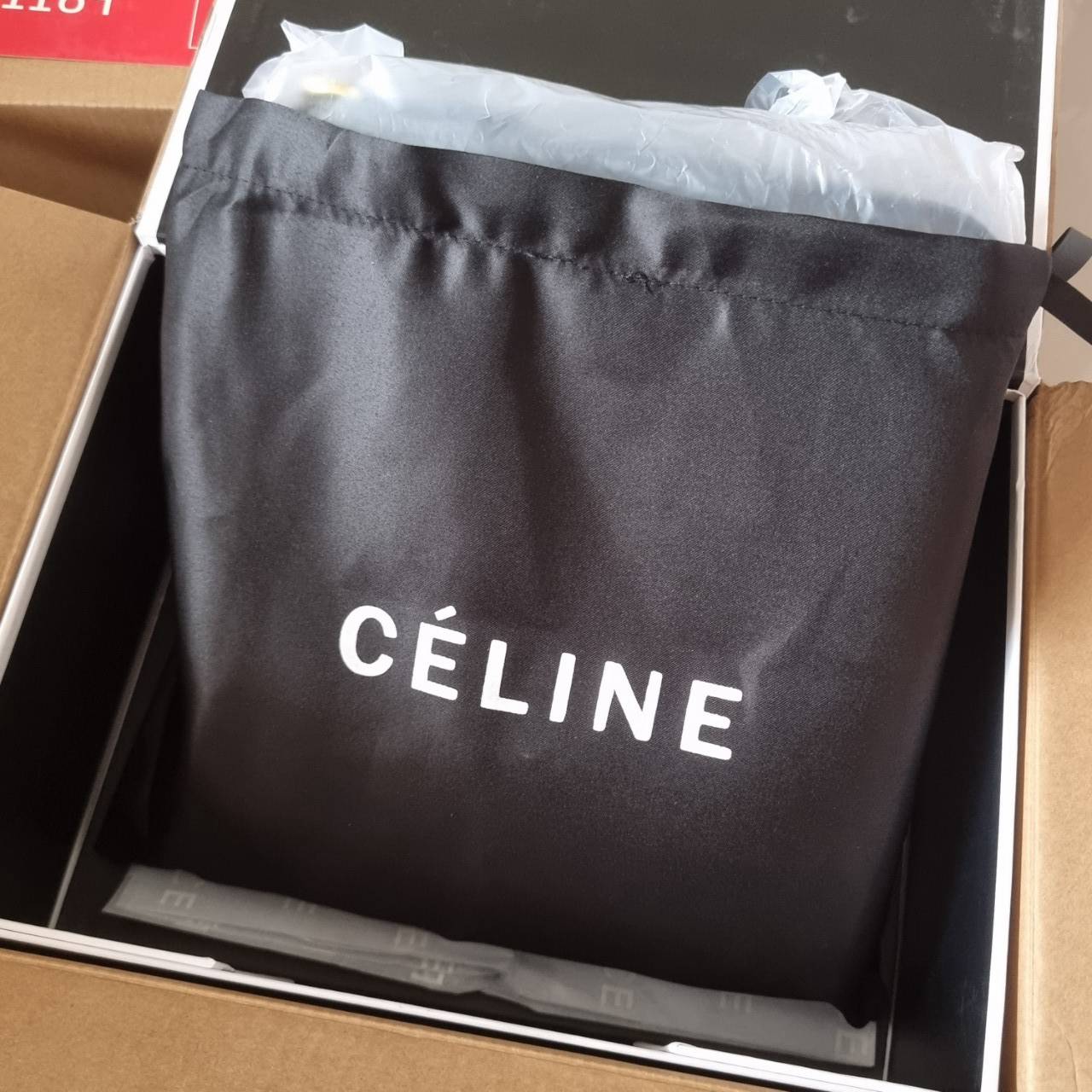 CELINE small camille soft bag มาแรงมาก! กับกระเป๋าที่ตัวแม่ใช้กันเยอะสุดๆ แม่ชมเอย อินฟลูดังๆมีใช้กันครบ ด้วยรูปทรงยอดนิยม