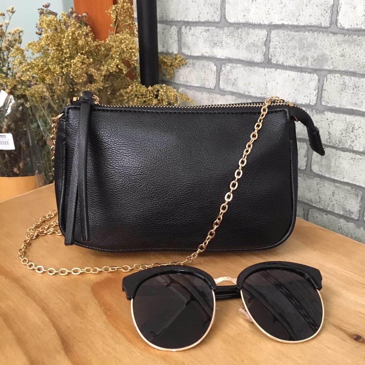 สินค้ามาใหม่ค่า😊 ทรงสุดฮิตจากแบรนด์ h&m กระเป๋า ทรงshoulder & clutch bag ตัวกระเป๋าลายหนังดี๊ดีค่า นิ่มมาก สามารถเก็บสายถือเป็นคลัชได้เลยน้า หรือสะพายพาดลำตัวก้อน่ารักค่าใบนี้ เรียบๆ เข้ากับชุดง่าย #จุดเด่นที่ น้ำหนักเบา สามารถ สะพายไหล่ข้างลำตัว