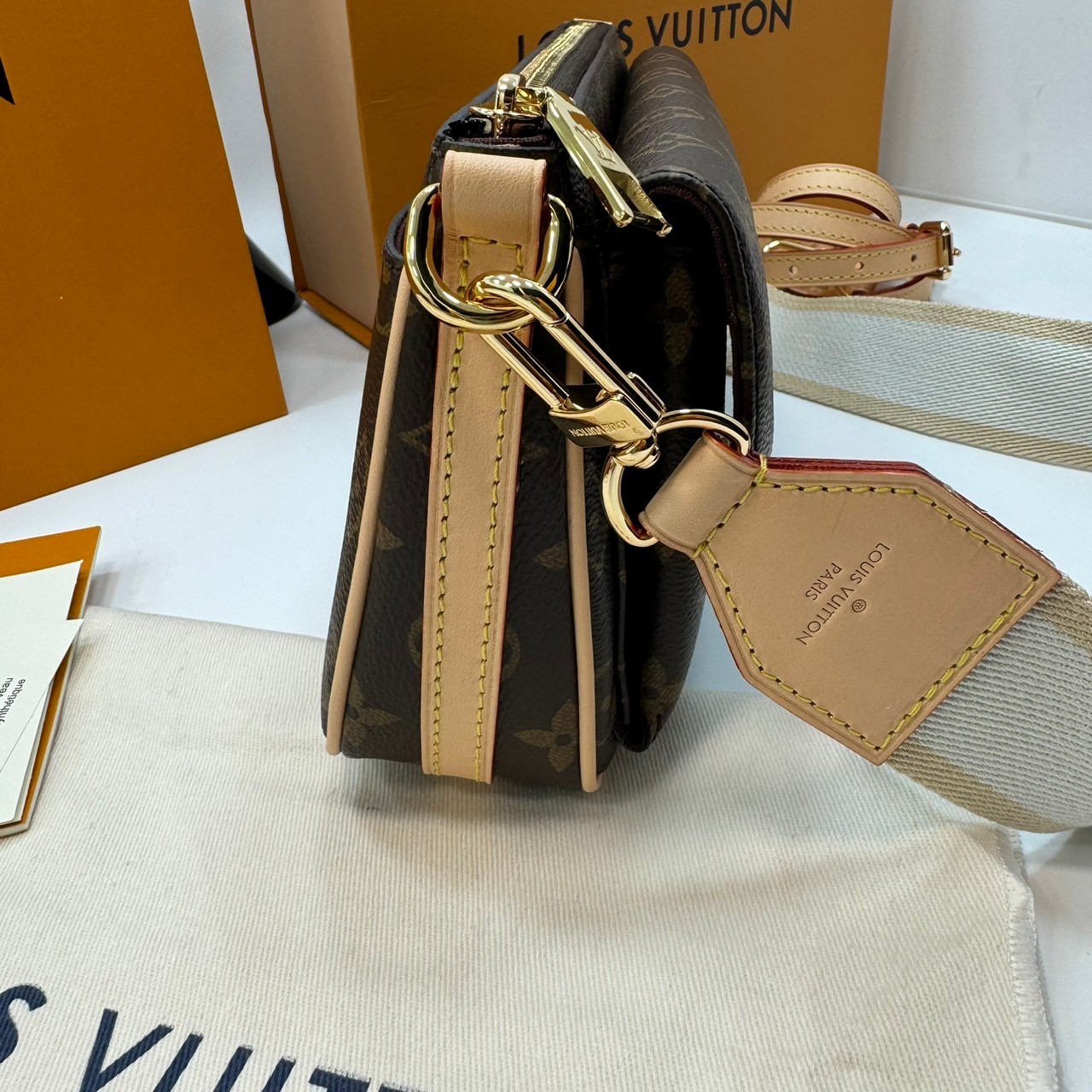 LV Vivacité Monogram Monogram Canvas กระเป๋าถือสะพายลายโมโนแกรม เกรดออริ ท็อป 1:1 เกรดแคนวาสแท้อย่างดี ลายคมชัด ใช้งานต่างประเทศได้