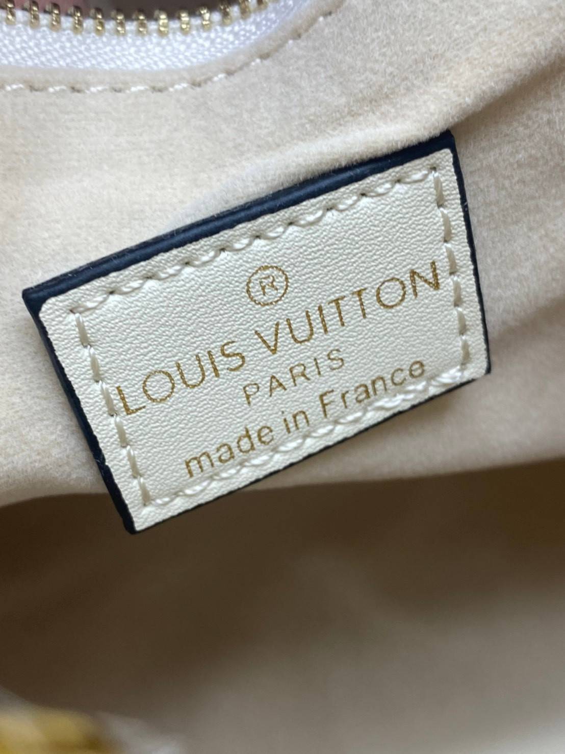 พรีเมี่ยมกิ๊ฟแท้ 100% 】พร้อมส่งที่นี่ที่เดียว VIP gift Louis Vuitton Onthego งานหนังแท้ จุของได้เยอะมาก มี 5 สี