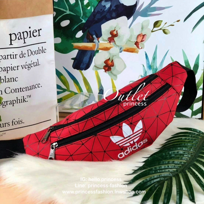 Adidas belt bag รุ่นใหม่พร้อมส่งที่ไทยกับกระเป๋าคาดอก/คาดเอว วัสดุpuน้ำหนักเบา ที่ตัวกระเป๋าแต่งtexture สวยงาม ด้านหน้าสกรีนโลโก้แบรนด์มีช่องด้านหน้า ใส่ iPhone plus ได้รวมถึงเหรียญ/บัตรที่ใช้บ่อย และช่องใหญ่จุได้เยอะ ใส่กระเป๋าเงินใบยาวได้ รุ่นนี้ปรับสาย