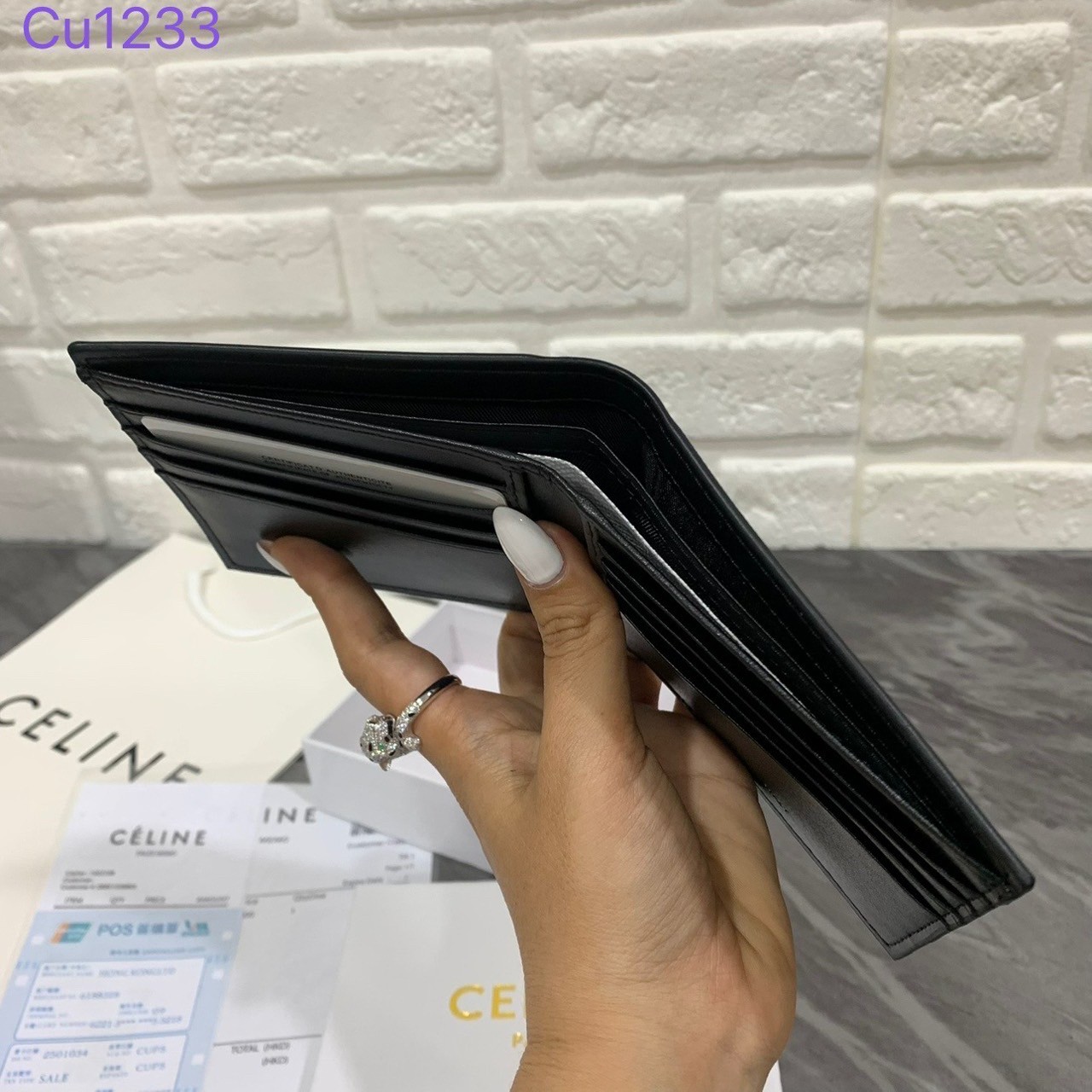 CELINE SHORT WALLET / CELINE LONG WALLET กระเป๋าสตางค์ซีลีน แบบสั้นและยาว พร้อมส่ง!! สวยหรู ภายในมีช่องแบ่งหลายช่อง มีช่องใส่บัตรหลายช่อง ไอเท็มแนะนำในราคาสุดคุ้ม นาทีนี้ห้ามพลาดค่ะ!