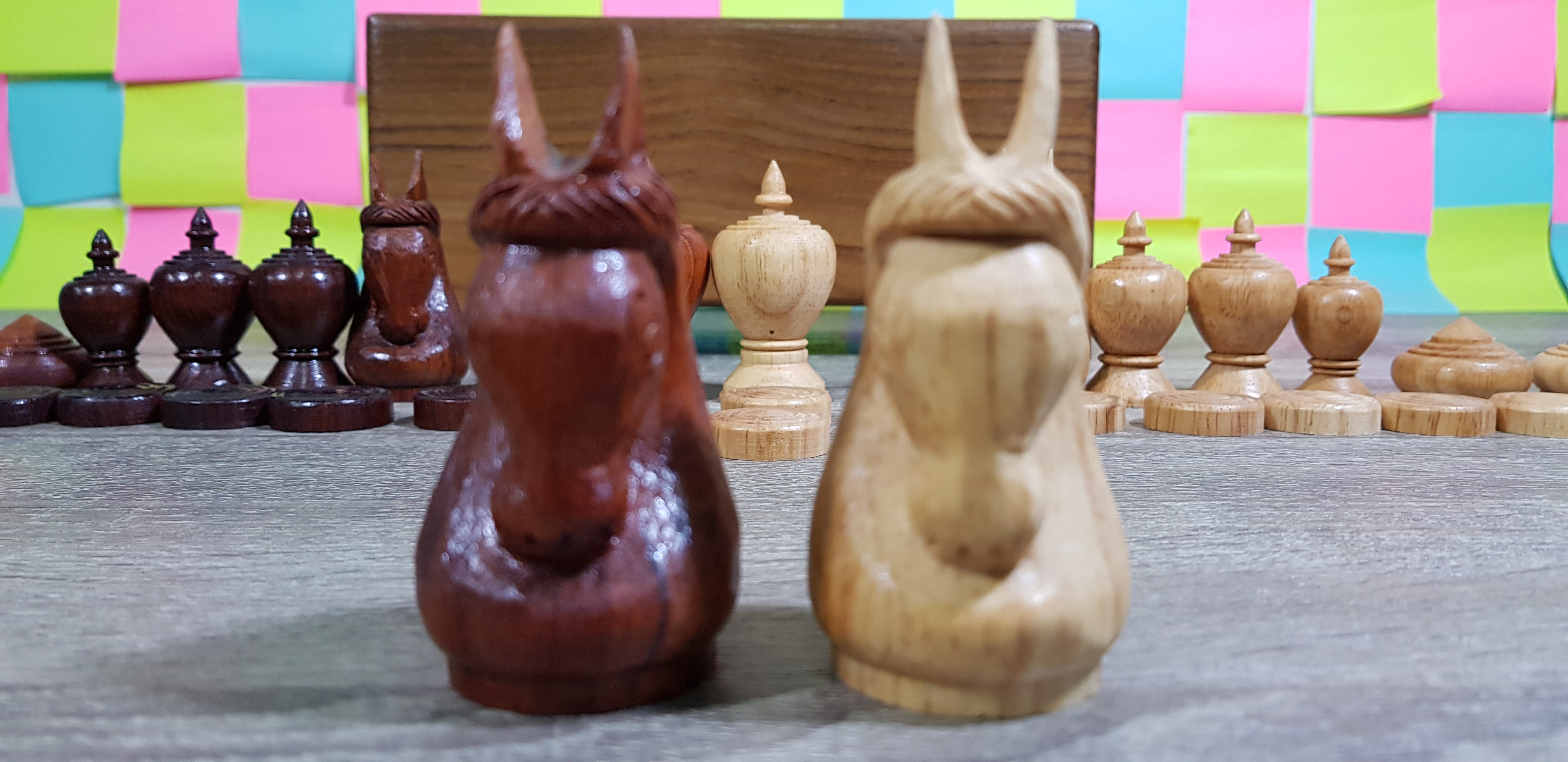 ชุดหมากรุกไทยชุดราเธยะพร้อมกล่องไม้แบบมีช่อง