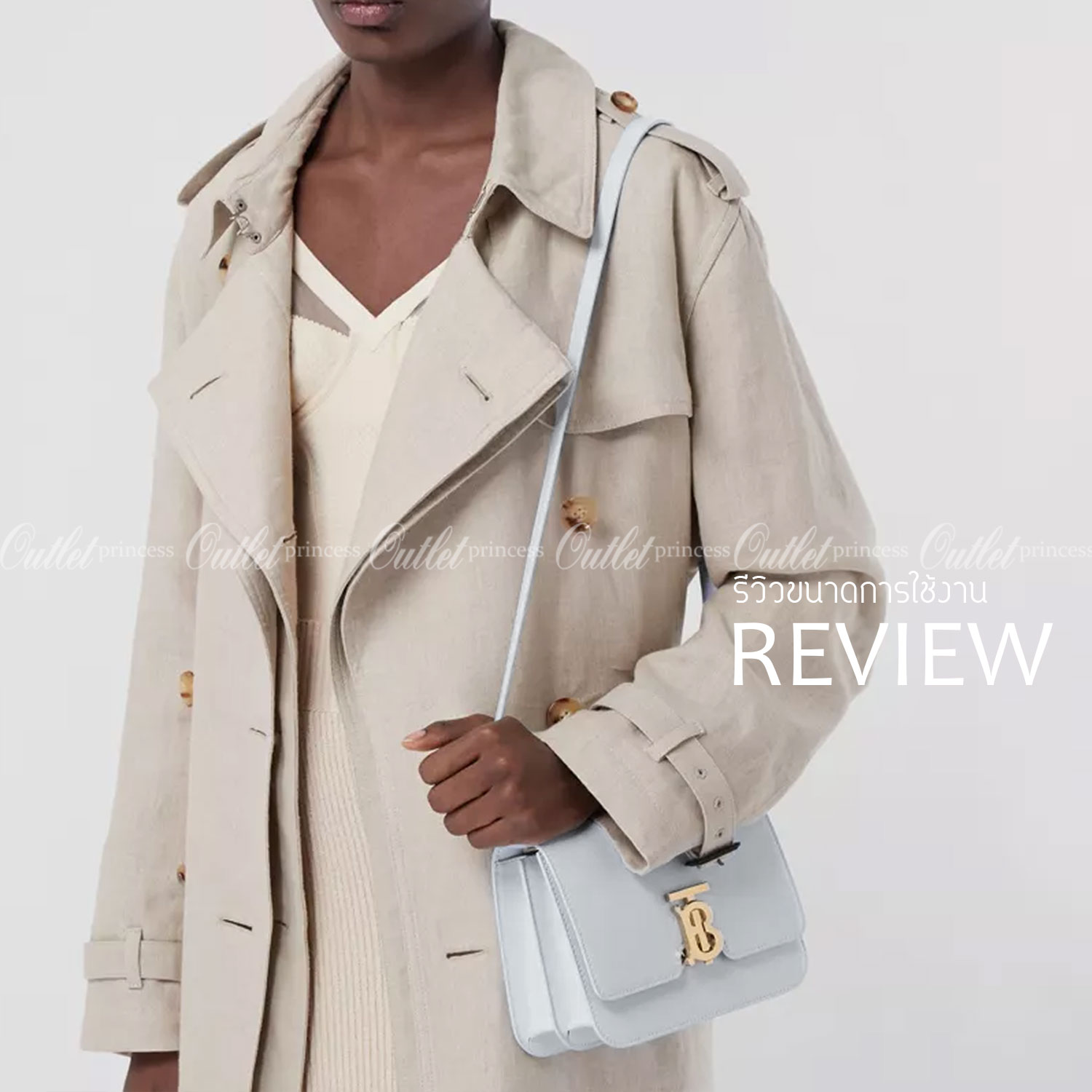 BURBERRY FRAGRANCES CROSSBODY BAG VIP GIFT WITH PURCHASE (GWP) กระเป๋าสะพายพรีเมี่ยมกิ๊ฟ Limited Edition จากน้ำหอม BURBERRY DUTY FREE วัสดุ Calfskin หนังเรียบสวยอยู่ทรงดีไซน์ยอดนิยมประดับโลโก้แบรนด์ทองด้านหน้า เปิดปิดด้วยฝาปิดสัญลักษณ์ตัวB ภายในมีช่องแบ่ง