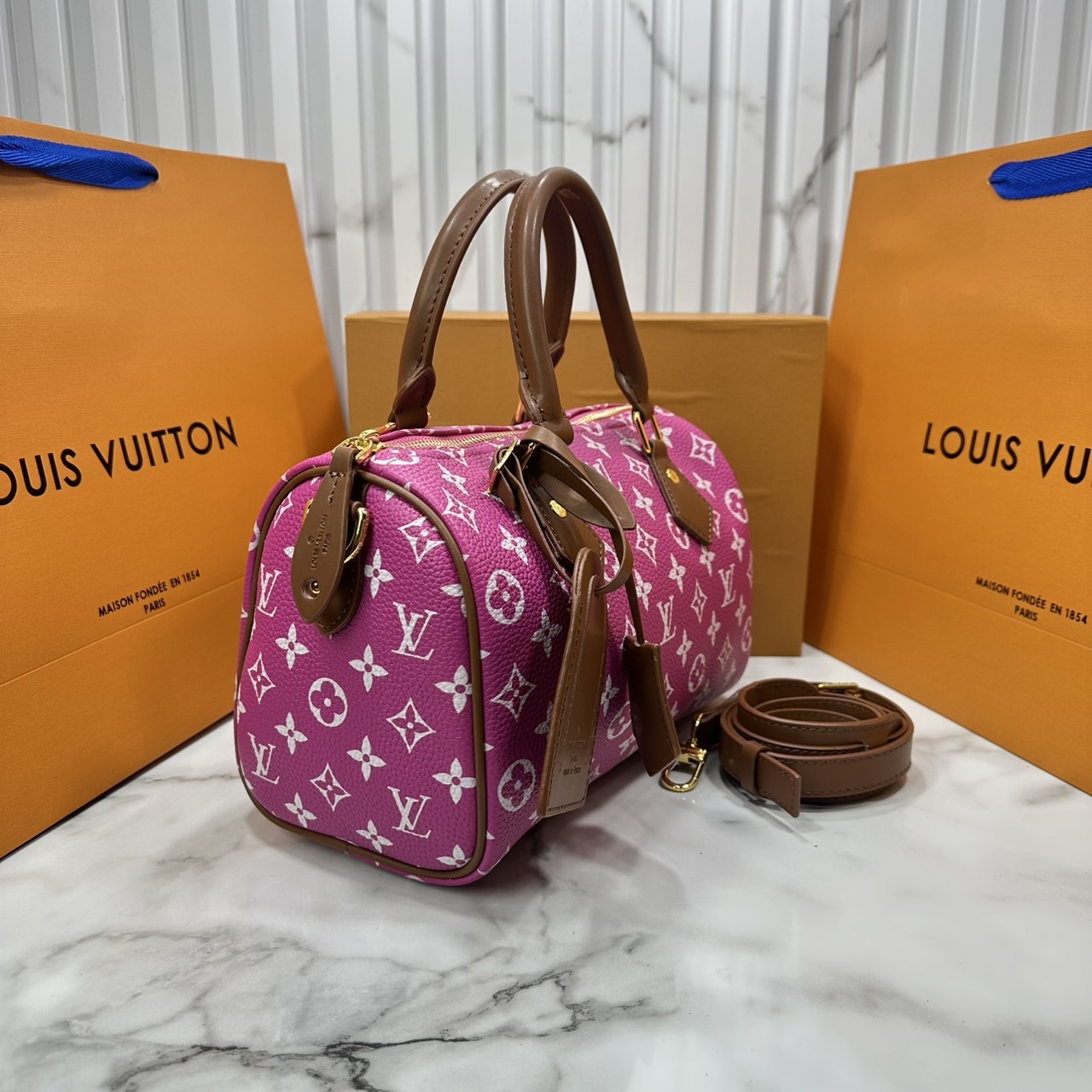 ORI หนังแท้ | LV Speedy P9 Bandoulière 25 Bag กระเป๋าสะพายทรงหมอนสปีดี้ คอลใหม่ล่าสุดหรูหราโดดเด่น รูปทรงใช้งานง่ายสวยตลอดกาล ใช้ได้กับทุกลุค ทุกโอกาส ภายในโล่งกว้างมาก ใส่ของสำคัญได้ครบแน่นอนจ้า