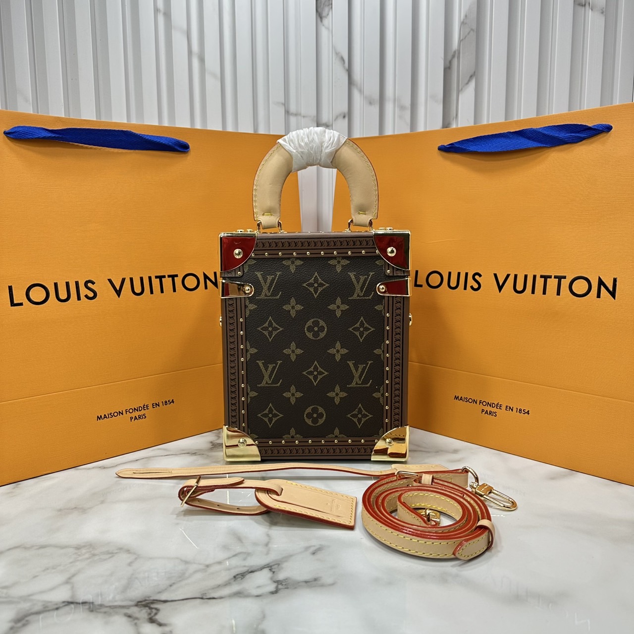 ORI หนังแท้ | LV Camera Box S-lock Monogram canvas กระเป๋าสะพายทรงกล่องดีไซน์ขนาดเล็กพกพาสนุก คอลเลกชัน Fall-Winter 2022 เปี่ยมไปด้วยพลังและหรูหรา