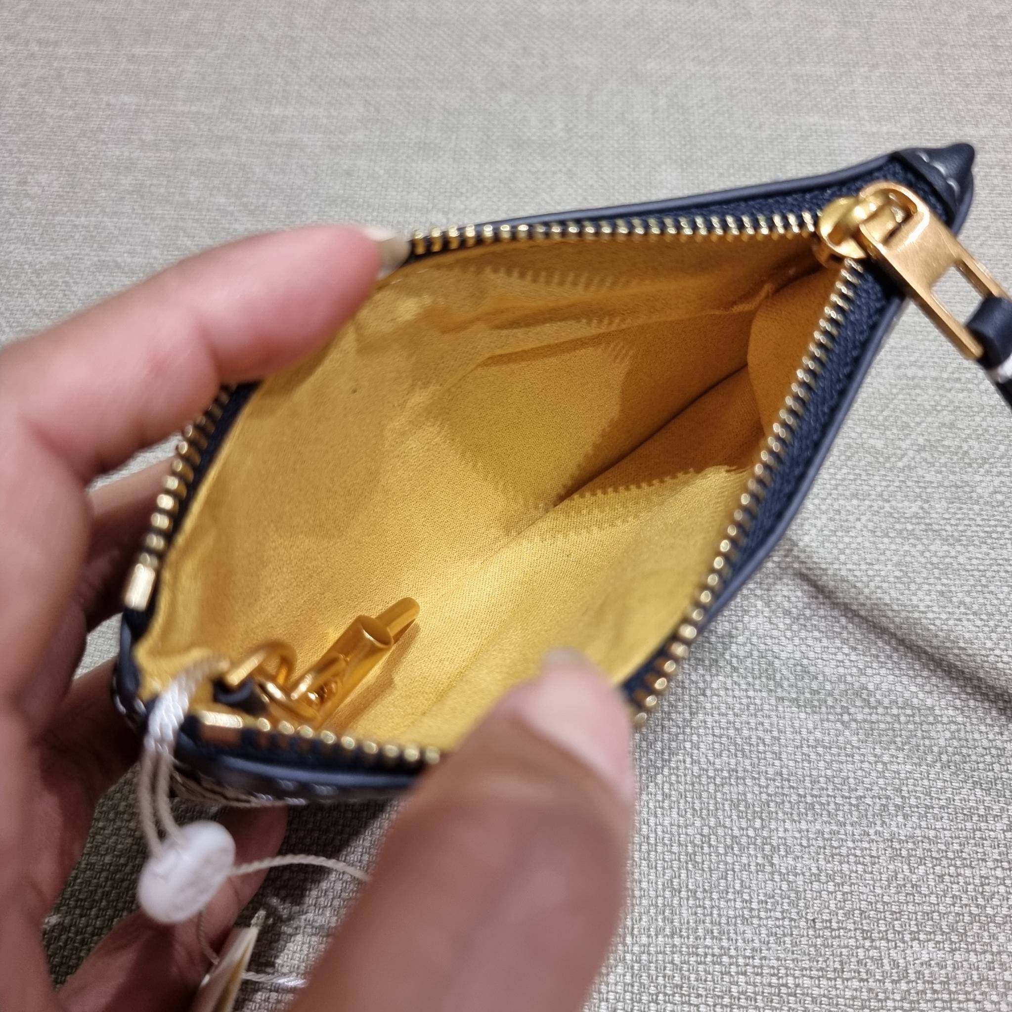 TORY BURCH T MONOGRAM CARD CASE KEY RING ใหม่ล่าสุด กับกระเป๋าเอนกประสงค์สำหรับถนอมบัตร น่ารัก คิ้วท์ๆ ใบจริงน่าใช้มาก