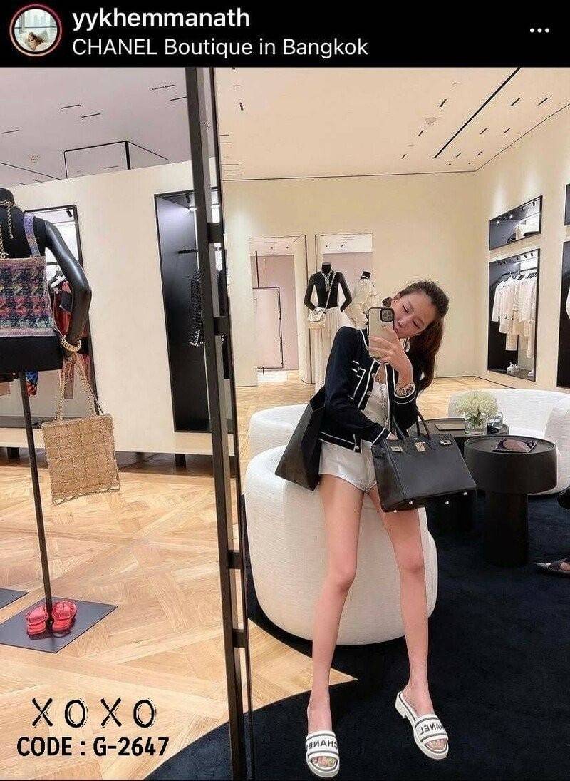 CHANEL SANDELS งานสวม ส้น PU หน้ากว้าง ใส่สบาย ไม่เขย่ง ด้านหน้าคาดงานปักแบรนด์ สวยหรู งานชนช้อปนะจร้า แมทส์ชุดง่าย น้ำหนักเบา