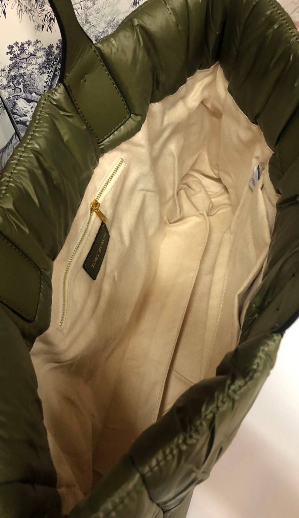 พร้อมส่งที่ไทย TORY BURCH Ella Puffer Tote Bag 40cm กระเป๋าโท้ทใบใหญ่ ภายในโล่งกว้าง จุของได้เยอะ ภาพสินค้าถ่ายจากงานขายจริง ใช้งานต่างประเทศได้