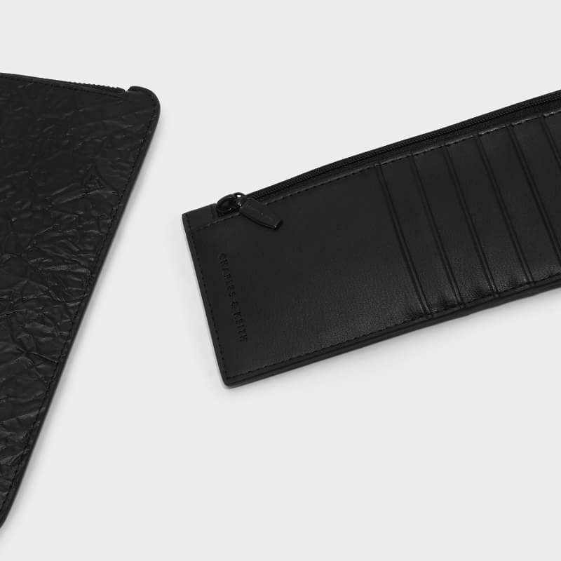 Charles & Keith Zip Wallet กระเป๋าสตางค์ใบยาว บาง พกพาสะดวก แถมกระเป๋าใบเล็กใส่บัตรให้อีก 1 ใบ เปิด - ปิดกระเป๋าด้วยซิป ภายในมีช่องใส่บัตรหลายช่อง และช่องใส่ธนบัตร ใบจริงสวย น่าใช้ทุกสีเลยค่าา