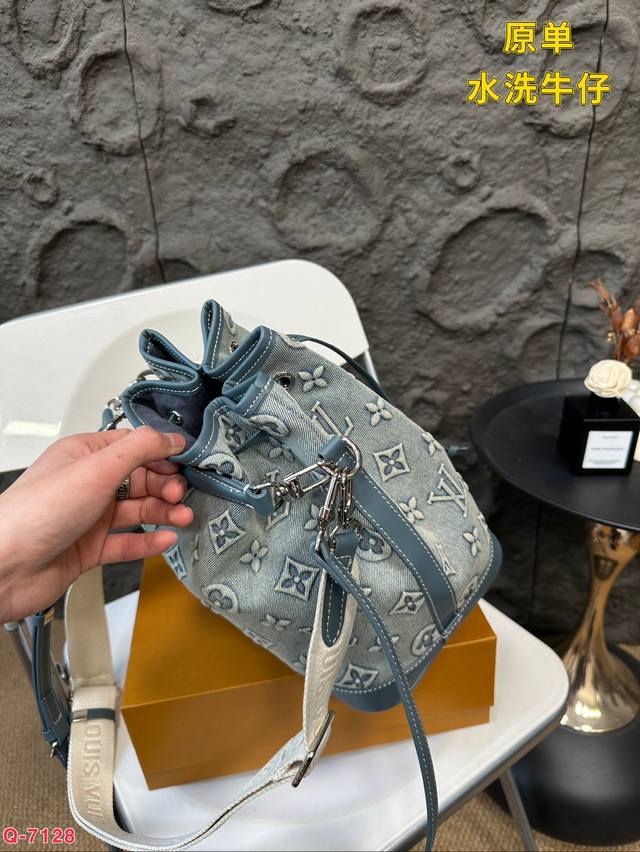 LV Nano Noé Denim Vintage Bag / LV Bucket Bag กระเป๋าทรงบัคเก็ตเดนิมสไตล์วินเทจ รุ่นใหม่ปั้มลายโมโนแกรมบนเดนิมสุดไอคอนิก ที่ใครเห็นต้องเป็นคลั่งรัก ผู้ดี หรูหราได้ทุกลุค ทุกสไตล์