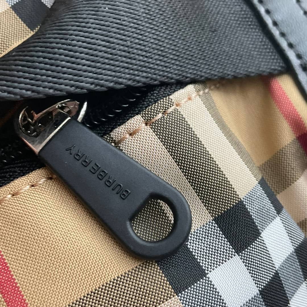 Burberry Vintage Check Sonny Belt Bag รุ่นใหม่ล่าสุด! BURBERRY FRAGRANCES BELT BAG วัสดุ100%POLYAMIDE (Nylon & Canvas)ทกระเป๋าคาดเอว คาดอกแบบ UNISEX ใช้ได้ทุกเพศ ลายวินเทจ