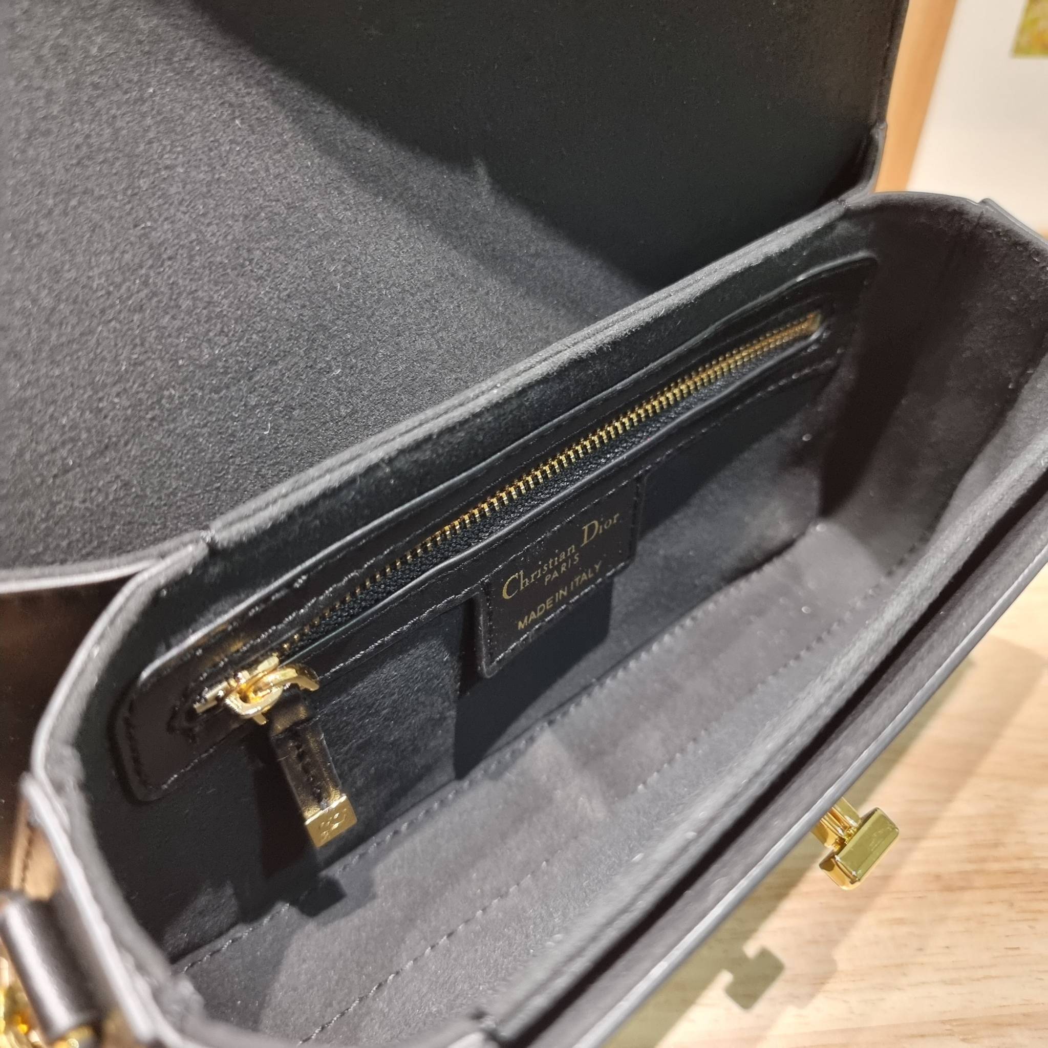 DIOR 30 MONTAIGNE AVENUE BAG สวยหรู ดีเทลแพง ต้องยกให้ไอเท็มนี้เลย กับกระเป๋าสะพายข้าง