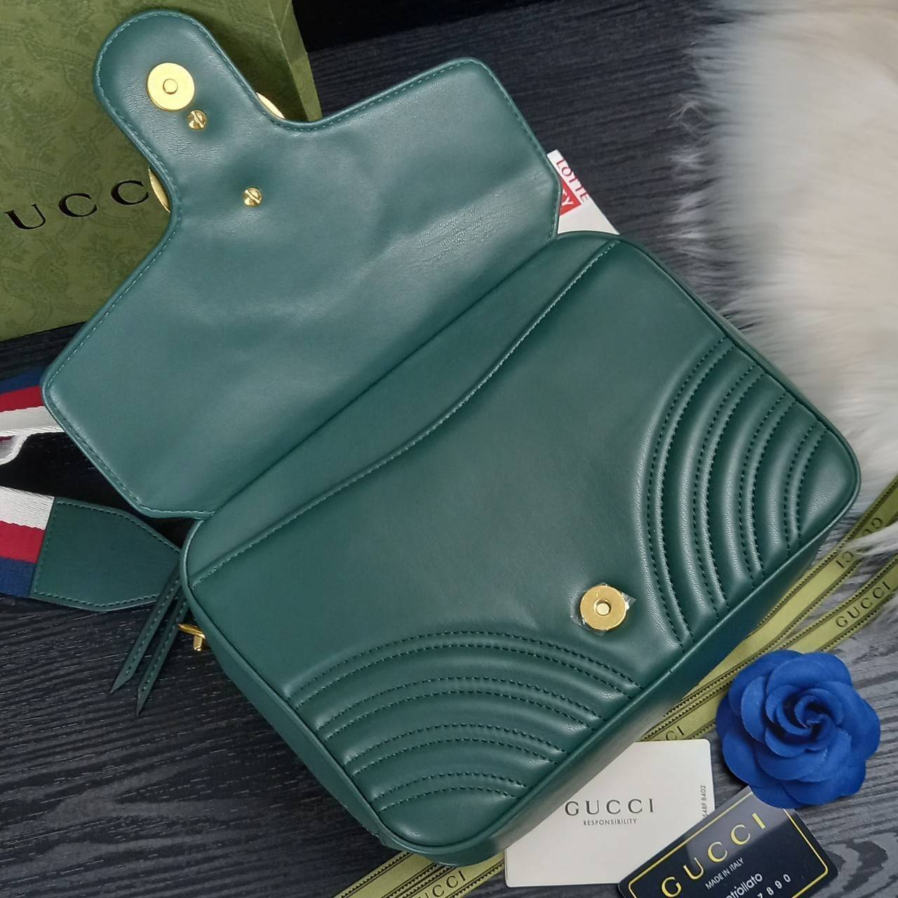 VIP GUCCI GG MARMONT TOP HANDLE SHOULDER BAG / BOLSA GG MATELASSE กระเป๋าถือ กระเป๋าสะพาย คอลเลคชั่นสุดหรู มาพร้อมสายสปอร์ตสะพายยาว สามารถปรับระดับได้ ถอดได้ เป็นอีกรุ่นที่โดดเด่นมากๆ การใช้งานคล้องตัวสุดๆ โดดเด่นด้วยโลโก้ GG ขนาดใหญ่เป็นเอกลักษณ์