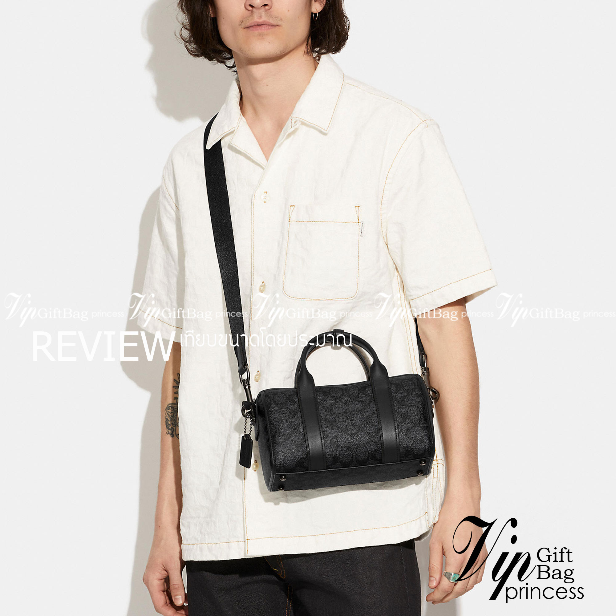 COACH GOTHAM DUFFLE 24 IN SIGNATURE CANVAS CA186 กระเป๋าทรงหมอนรุ่นใหม่สุด 2022 รุ่นนี้สามารถใช้ได้ทั้งชายหญิง หนังแท้อย่างดี นิ่มทรงสวย มากๆค่ะ เปิด-ปิดกระเป๋าแบบซิปคู่ด้านบนมีกระดุมรวบหูหิ้วให้ด้วยนะคะ ภายในกระเป๋าสามารถใส่สัมภาระที่จำเป็นในชีวิตประจำวั