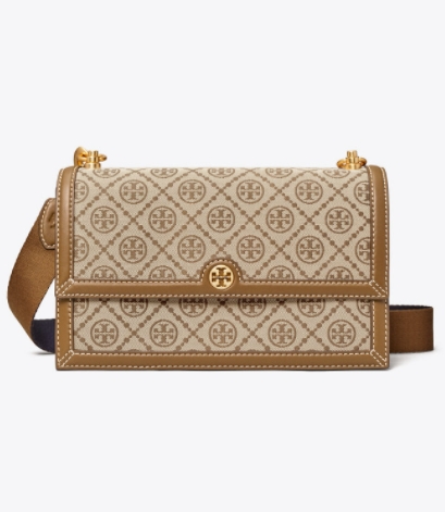 สีใหม่ Hazelnut Large Size TORY BURCH T Monogram jacquard shoulder bag ฮอตไอเท็ม ที่สาวๆเค้ารู้กัน!! กระเป๋าสะพายไหล่ ดีไซน์ทรงสวย คลาสสิคแฝงความหรู วัสดุผ้า jacquard ตัดขอบด้วยหนังแท้ เปิด-ปิดด้วยกระดุมแม่เหล็ก ใช้งานง่าย ภายในโล่งกว้าง แบ่งสัดส่วนสวย ใส