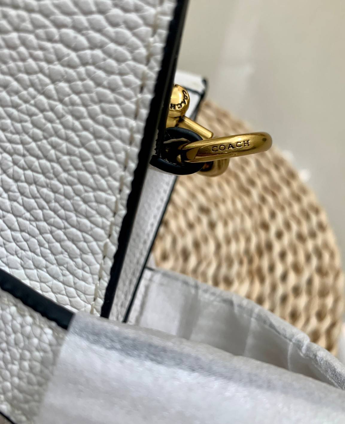 ของแท้ 💯% Limited Edition HBC🌈 Coach field 30 tote shoulderbag handbag ((2791)) พร้อมส่งที่ไทย! กระเป๋าทรงTote หนังแท้อย่างดี นิ่มมือค่ะ 🔺จุดเด่นคือตัวกระเป๋าปริ้นท์ลายรถม้าทั้งใบ+แทบสีตรงกลางตัดกับกระเป๋าได้สวยงามมากๆค่ะ