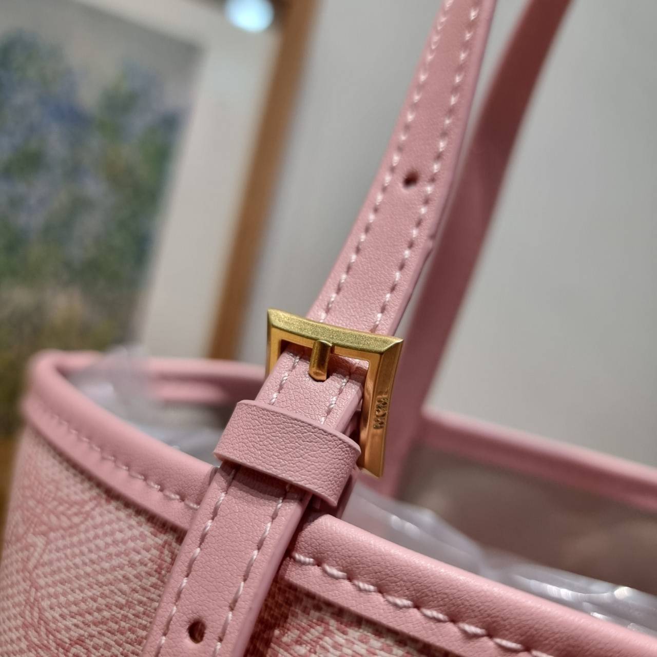 M.C.M MINI HIMMEL SHOPPER IN LAURETOS คอลเลคชั่นใหม่ พร้อมสีใหม่ ดีไซน์ละมุน น่าใช้มากๆ กระเป๋าทรงช้อปปิ้ง เรียบหรู