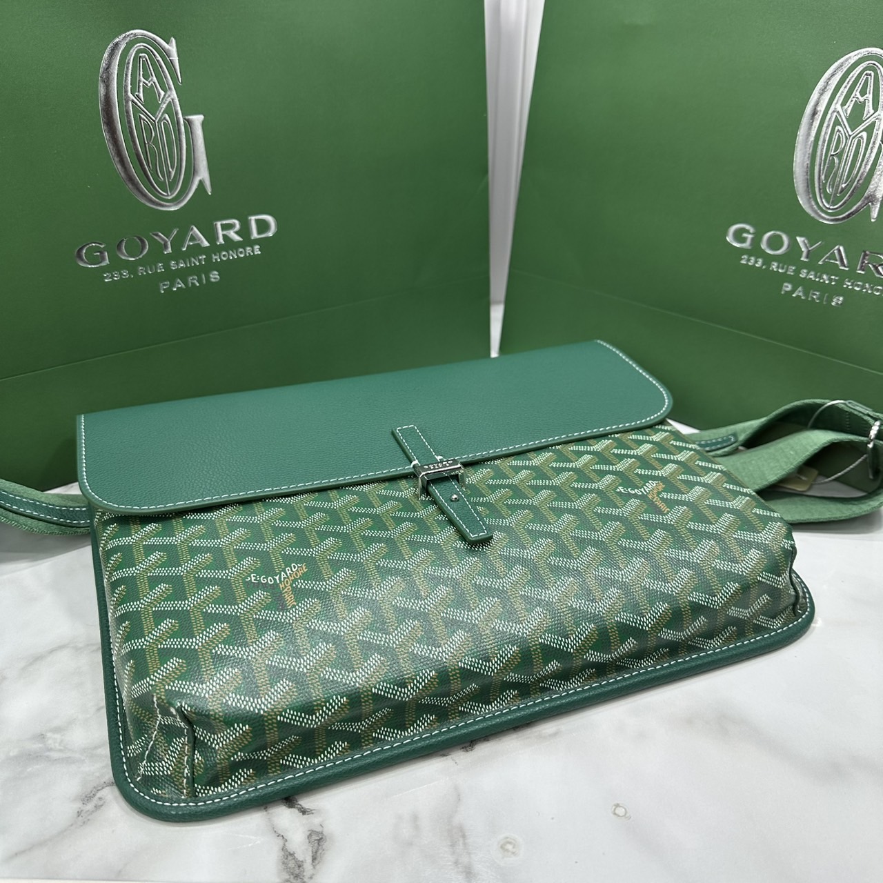 ORI หนังแท้ | Goyard Coursier Messenger bag กระเป๋าแมสเซ็นเจอร์ดีไซน์ใหม่ กะทัดรัดใช้งานได้อย่างคล่องตัว เหมาะมากสำหรับสายสปอร์ต ที่สุดของความหรูตอบโจทย์การใช้งาน ใบจริงสวยงามตามรูปค่ะ
