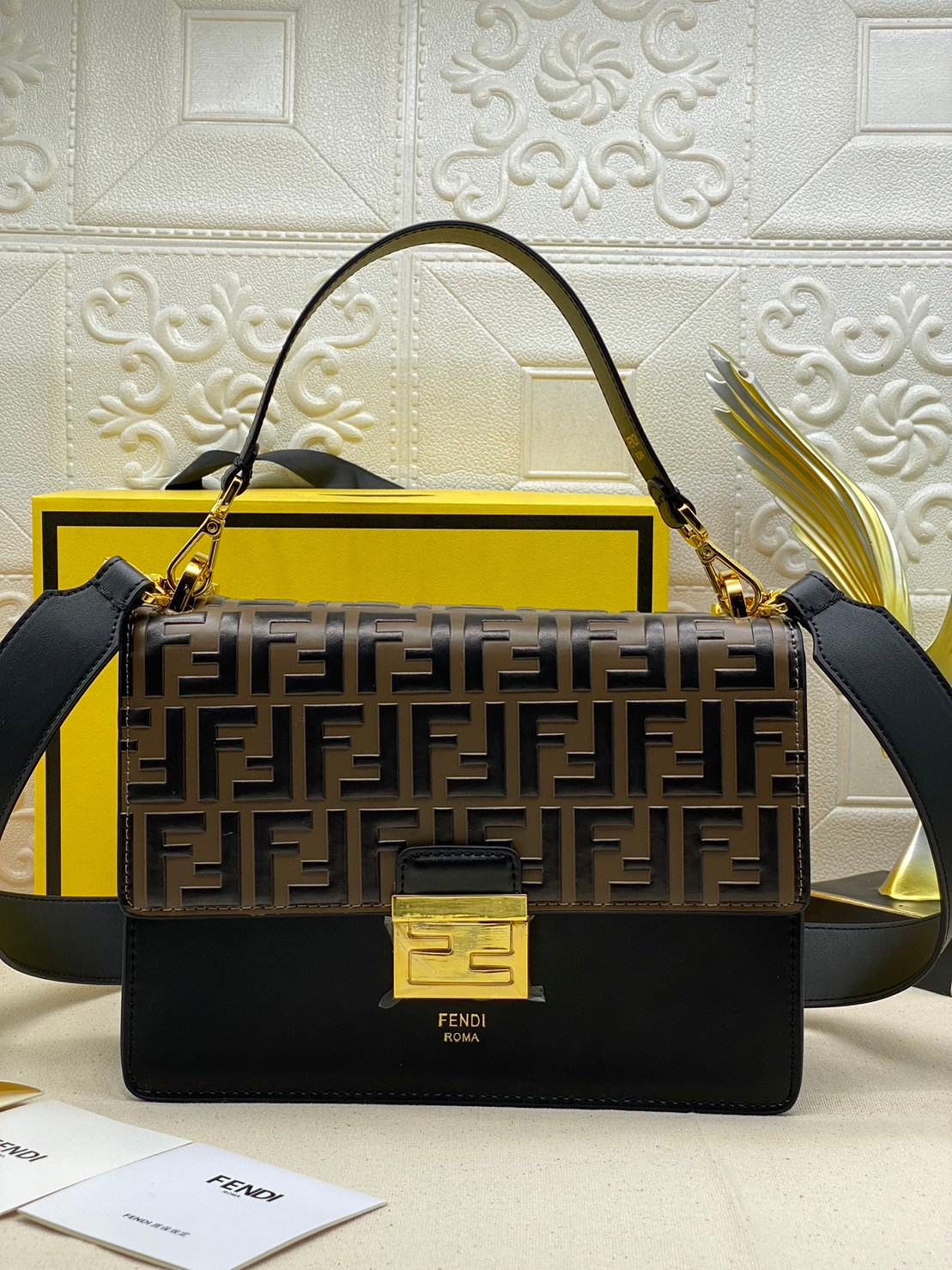 FENDI KAN leather bag เกรดออริจินอล สลับแท้ ด้วยสีและลวดลายคลาสสิกตามแบบแบรนด์ เข้าได้กับสาวๆ ทุกสไตล์