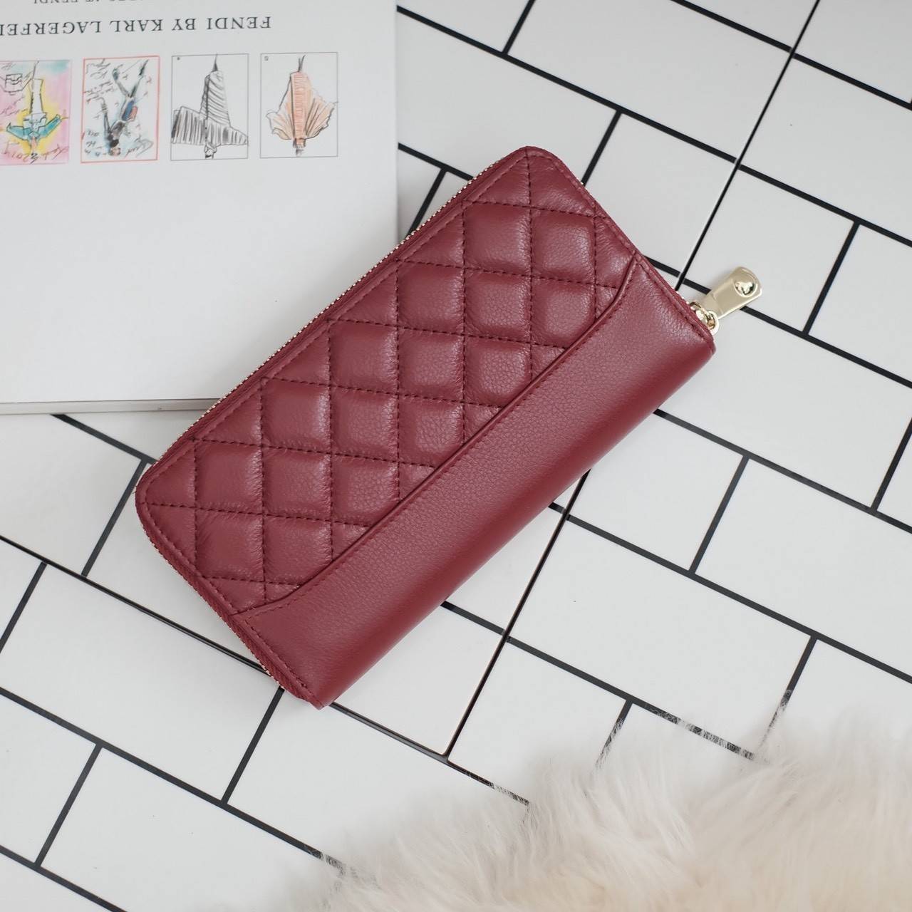 กระเป๋าสตางค์ Size ยาว ซิปรอบ สวยรับเงินมากใบนี้ คอนเฟิร์ม 💵💵 ใครกำลังหากระเป๋า size ห้ามพลาดนะคะ หนังสวยจริงๆ หนังวัวแท้ ตีตาราง นิ่ม ฟู ใช้หนังเกรดดีที่สุด สวยมาก KEEP • Super Rich ( Long )• กระเป๋า สตางค์ขนาดยาว ซิปรอบ ภายใน จุของคุ้ม ใ