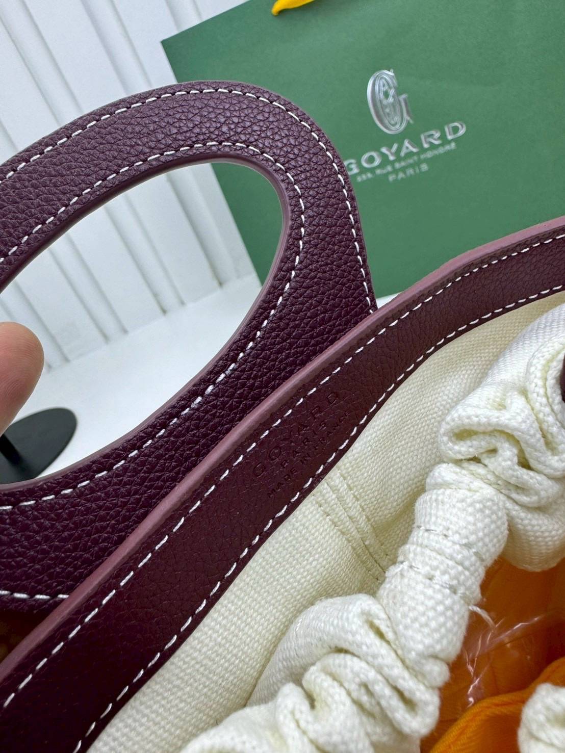 ORI หนังแท้ | Goyard Beluga Mini Bag กระเป๋าสะพายทรงบัคเก็ต พร้อมหูจับในตัว สะดวกใช้งาน ด้านในเป็นผ้าดีไซน์ผูก เพิ่มความน่ารักน่าใช้ สวยมากค่ะ