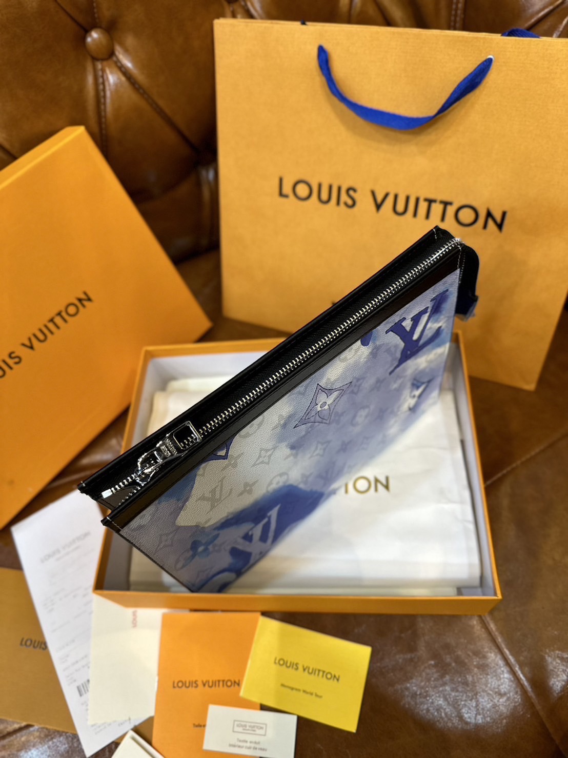 พร้อมส่ง 15 แบบ LV Pochette Voyage MM / LV Clutch กระเป๋าถือทรงคลัช ทรงพอช เกรดออริ สลับแท้ 1:1 ใช้ต่างประเทศได้ ใช้ได้ทั้งชายหญิง