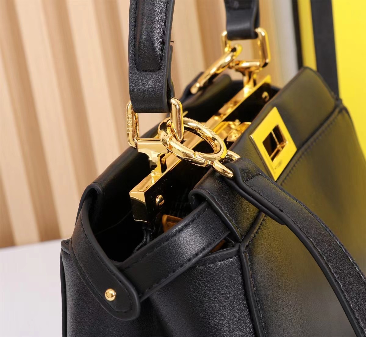 พร้อมส่ง 3 สี FENDI Peekaboo Monster กระเป๋าถือหรือสะพายรูปลักษณ์สวยงามทันสมัย 🧡 เกรดออริจินอล 1:1 สลับแท้ ใช้งานต่างประเทศได้