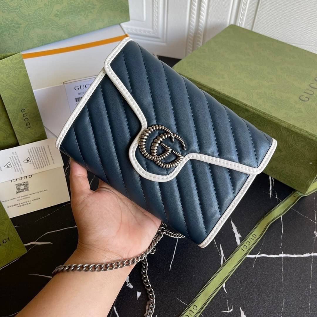 หนังแท้ GG Marmont matelassé mini bag พร้อมส่งที่ไทย GUCCI Wallet on Chain ภาพสินค้าถ่ายจากงานขายจริง รุ่นนี้หนังสวยมากค่ะ ละมุนที่สุด ใส่บัตร ใส่แบงค์ได้ รับรองว่าจะเป็นกระเป๋าที่จะหยิบใช้งานได้บ่อยๆ รับประกันความสวยปังค่าาา