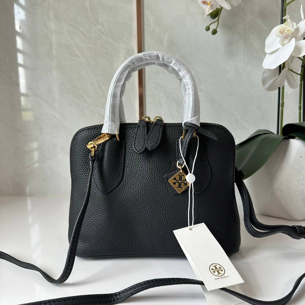 TORY BURCH MINI PEBBLED SWING BAG / Tory Mini Swing Bag in Pebbled Leather / T Monogram Jacquard Swing Bag กระเป๋าสะพาย คอลเลคชั่นใหม่ล่าสุดดีไซน์สุดคลาสสิก รูปทรงโดม