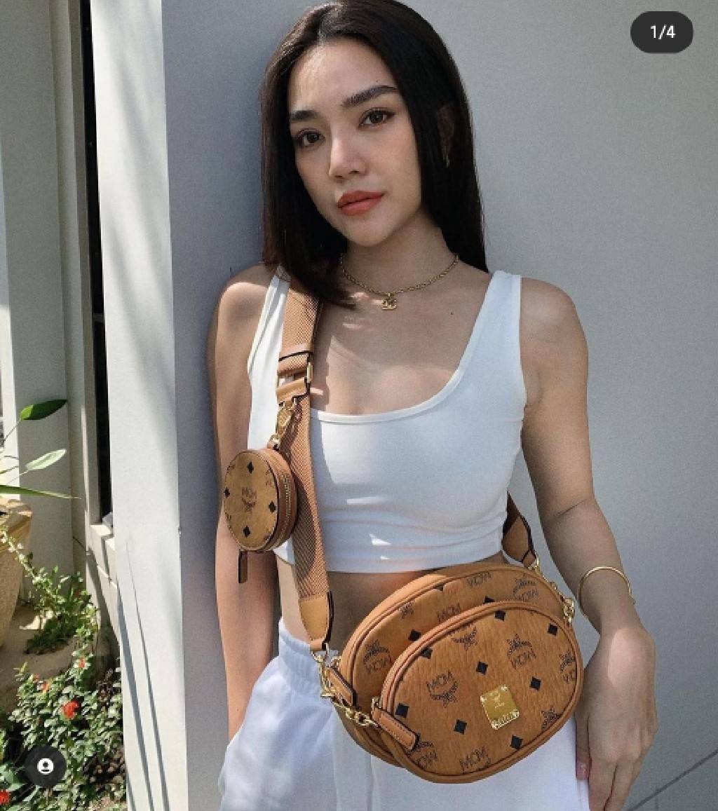 M.C.M ESSENTIAL MULTI POCHETTE BAG IN VISETOS หยุดไม่อยู่จริงๆ!! กระเป๋าสะพายมัลติฟังก์ชั่น เป็นไอเท็มที่รวมฟังก์ชั่นการใช้งานที่หลากหลายไว้ในรุ่นเดียว ดีไซน์กระเป๋าทรง pouch 3 ชิ้น สุดคุ้ม สามารถประกอบเข้าด้วย หรือแยกชิ้นใช้งานได้หมด