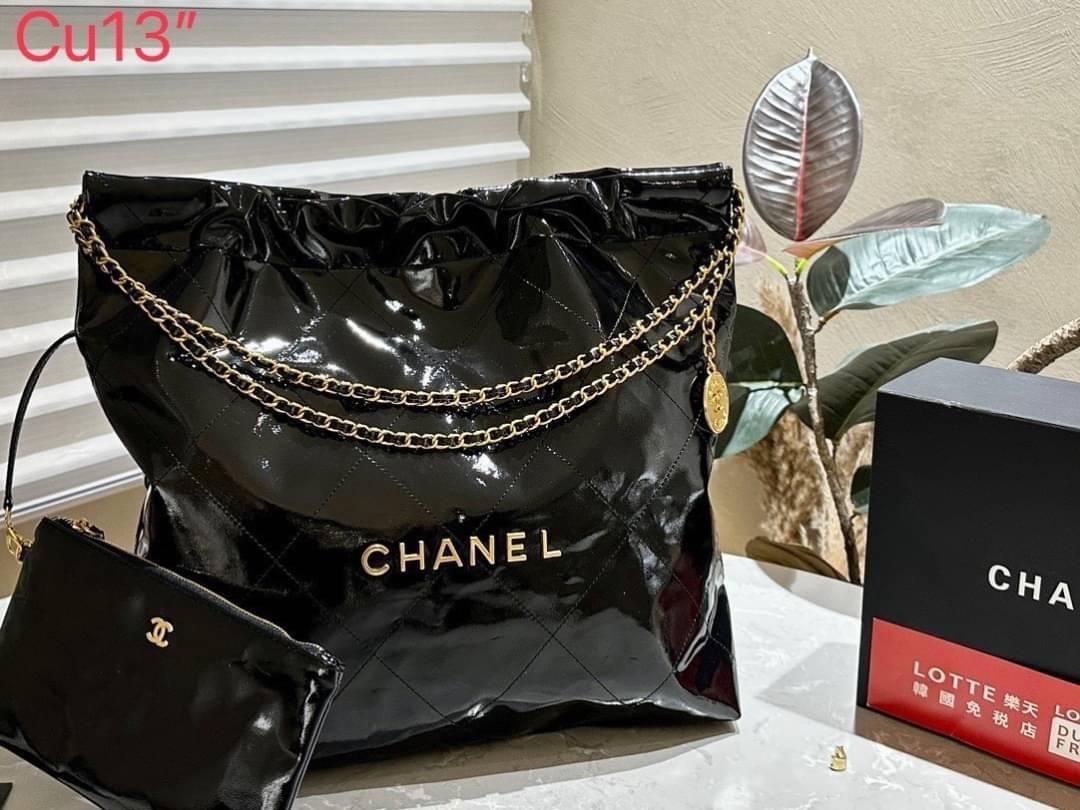 Chanel ss22 Logo CC shopping tote bag Metallics Color คอลสีใหม่เงางาม เข้าแล้วปังๆ หรูหรา สวยเลิศไปเลยค่า กระเป๋าทรงโท้ทที่มาแรงที่สุดในตอนนี้ก็คือรุ่นนี้เลย ใช้งานง่ายรุ่นนี้สามารถใช้ได้ทั้งผู้หญิงและผู้ชายน้า
