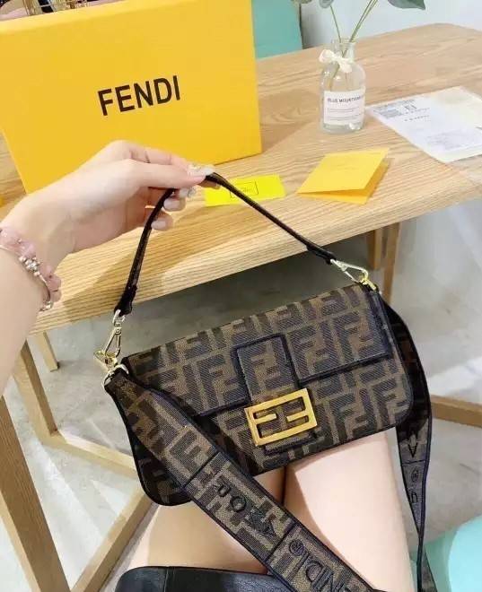 Fendi Baguette Brow Fabric bag กระเป๋าทรง Baguette ขนาดกลาง วัสดุ canvas ผ้าjacquard สีน้ำตาลพร้อมลวดลาย FF ขลิบด้วยลายปักสีดำโดดเด่นอะไหล่ทอง หรูหรา เปิด-ปิดด้วยตัวล็อคแม่เหล็ก มี1ช่องซิปด้านใน มี2สาย สายสั้นและสายยาว ถอดสายได้ สวยหรู ใบนี้ไม่ควรพลาดค่า