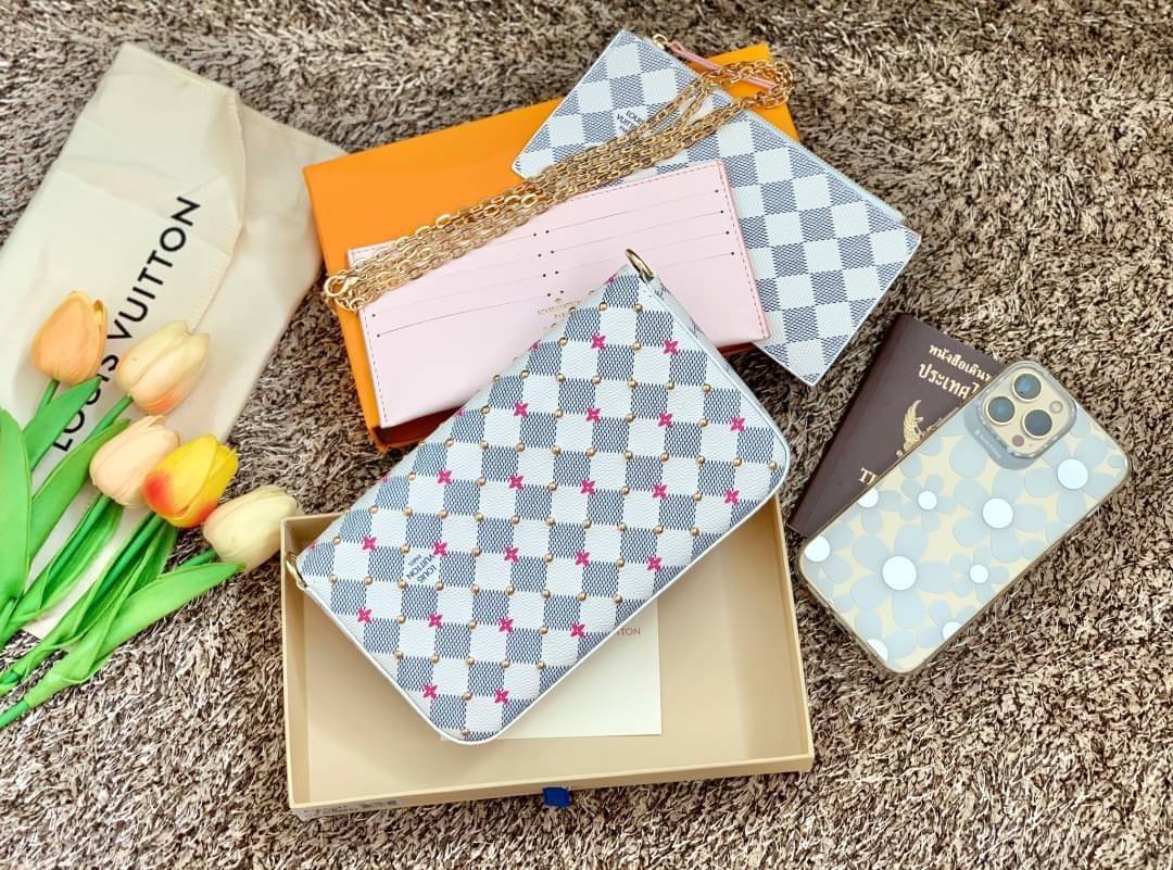 VIP 🥂 อัพลุคให้ตัวเองดูดีกับกระเป๋าทรงคลัท//สะพายครอสบอดี้ร์แถมเป็นรุ่นที่ใช้ได้ตลอดทั้งวันด้วยนะคะ Louis Vuitton Monogram Casual Style Calfskin / LV Monogram Casual กระเป๋าทรงคลัทแบบฝาปิด หนังแท้ ลายสวยมากๆค่ะ