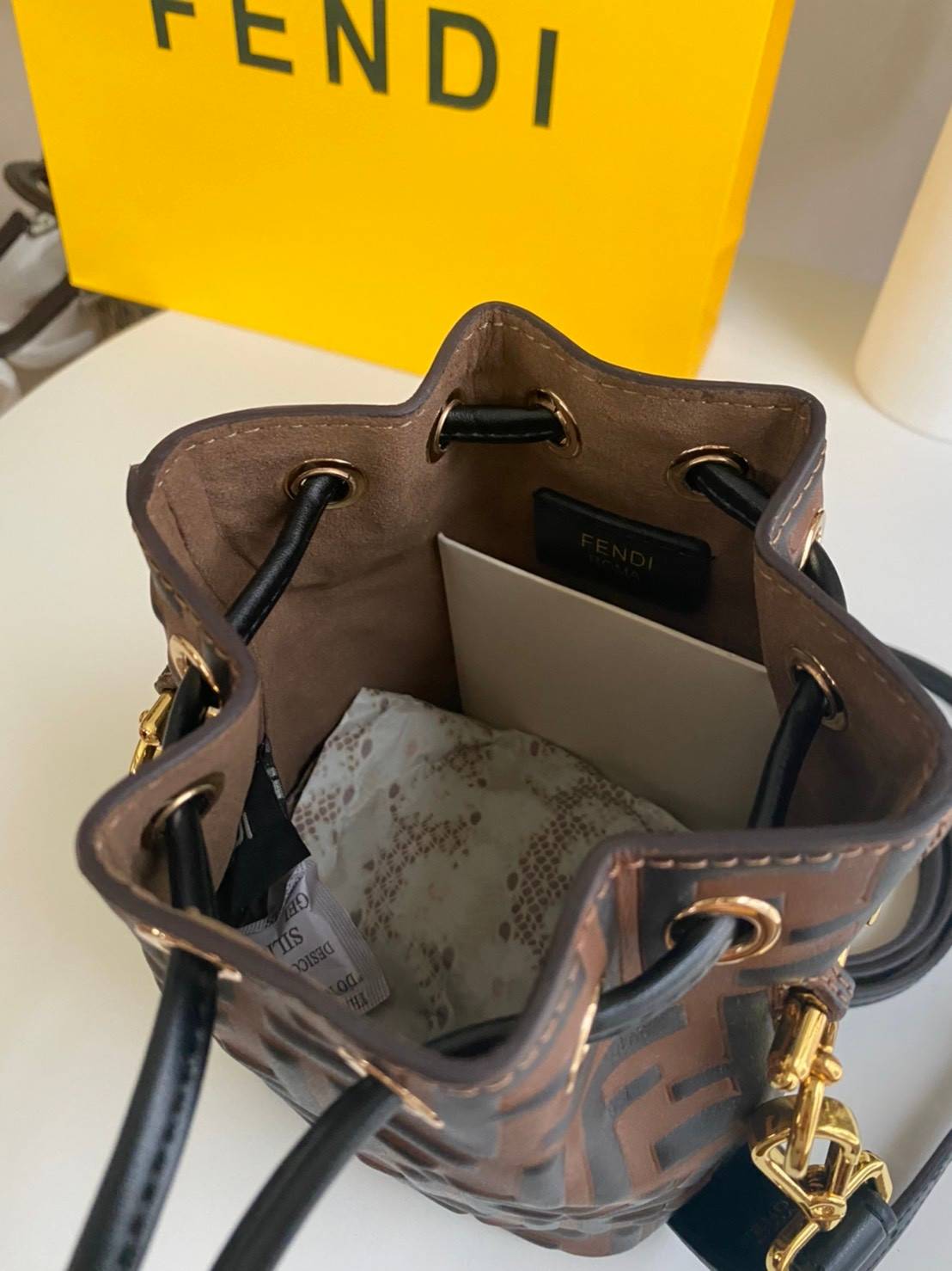 พรีเมี่ยมกิ๊ฟแท้ 100% 】หนังแท้ Fendi Mon Tresor Mini Brown Bag กระเป๋าทรงจบรุ่นฮิตจากแบรนด์ดัง ถือได้ตลอดไม่มีเอาท์