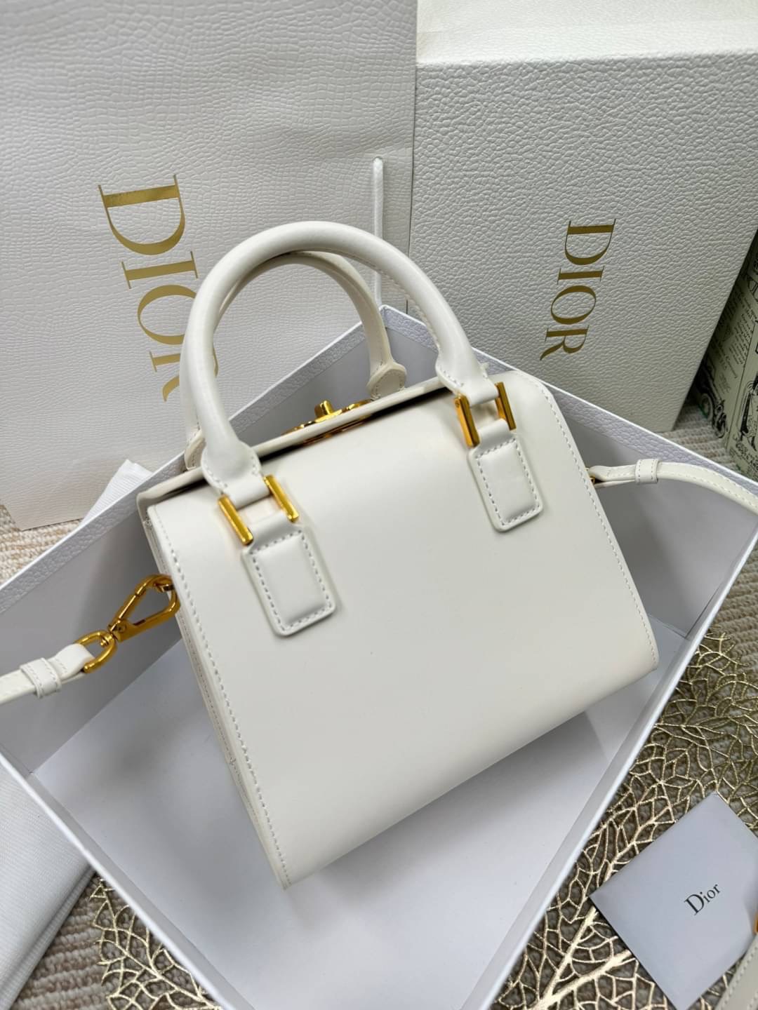 DIOR SMALL BOSTON BAG White Box Calfskin / DIOR Box Bag พร้อมส่ง กระเป๋าสะพายทรงกล่อง New for Winter 2023 คอลผู้ดี สวยหรู ตอบโจทย์และแมทช์ได้กับทุกลุคทุกสไตล์