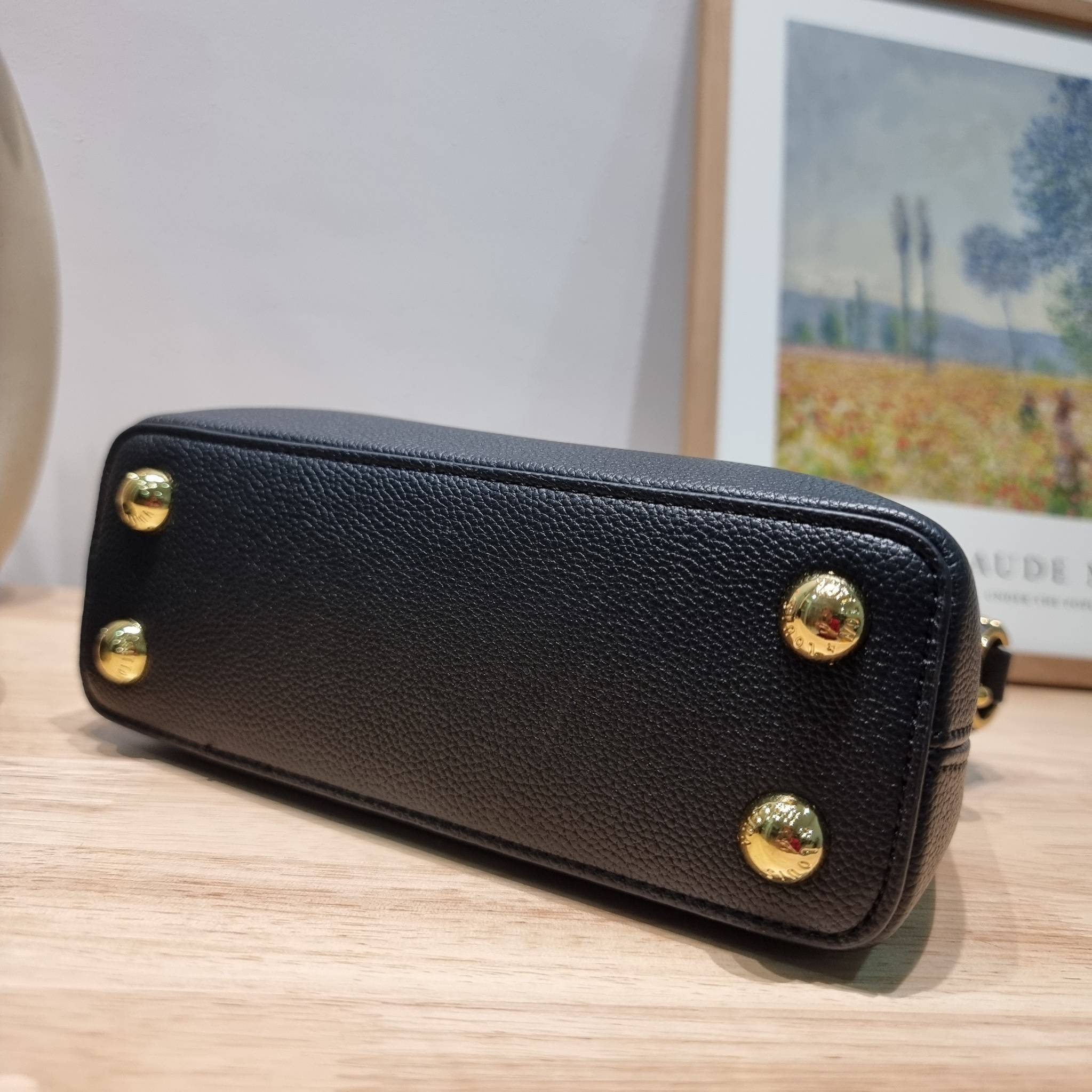 LV capucines mini top handle ที่สุดของความสวยในราคาเบาๆ กระเป๋าถือสุดหรู ดีไซน์ทรงคลาสสิค ที่รอบนี้มาในไซส์มินิ ดีงามม้ากกกก!!