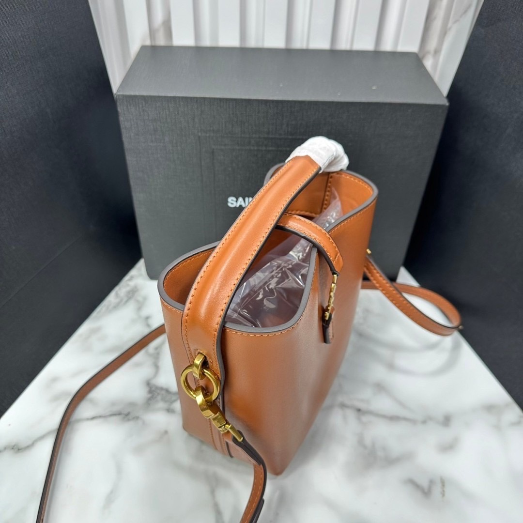 Mini 5" น้องเล็กน่ารักมาก YSL Le 37 in shiny leather Hobo Bag / YSL Bucket Bag / YSL Tote Bag กระเป๋าสะพายทรงโฮโบโท้ท งานหนังสวยเต็มใบ อะไหล่ทองสวยคลาสสิก ราคาแสนดีแนะนำของมันต้องมีจริงๆ