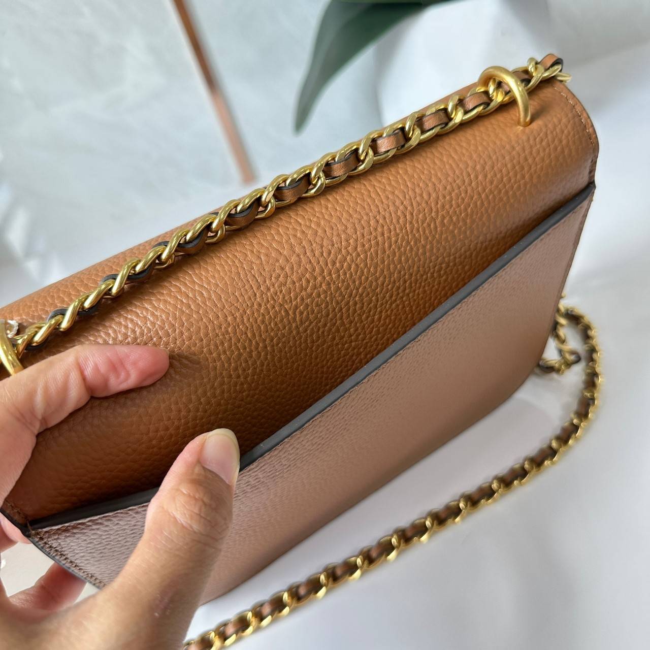 Tory Burch Britten Small Convertible Shoulder Bag คอลเลคชั่นใหม่สุดเรียบหรู