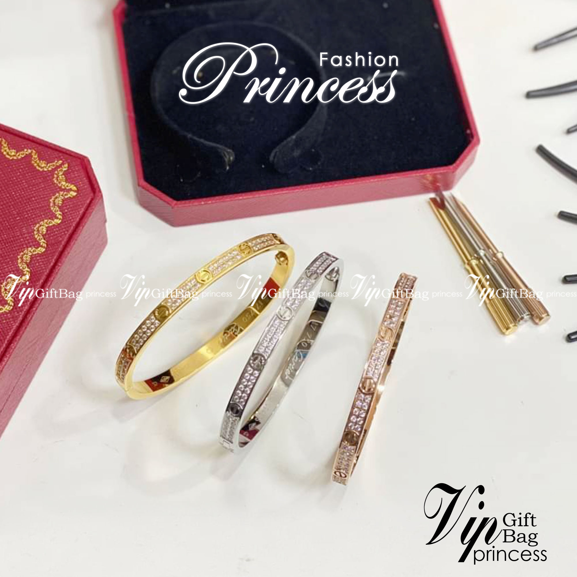 Cartier Love Bracelet มีเพชร กำไลข้อมือคาเทียร์ ภาพถ่ายจากงานจริง เกรดออริจินิล วัสดุคุณภาพดี ไม่ลอกไม่ดำ งานปั้มครบตามรูปเลยค่ะ